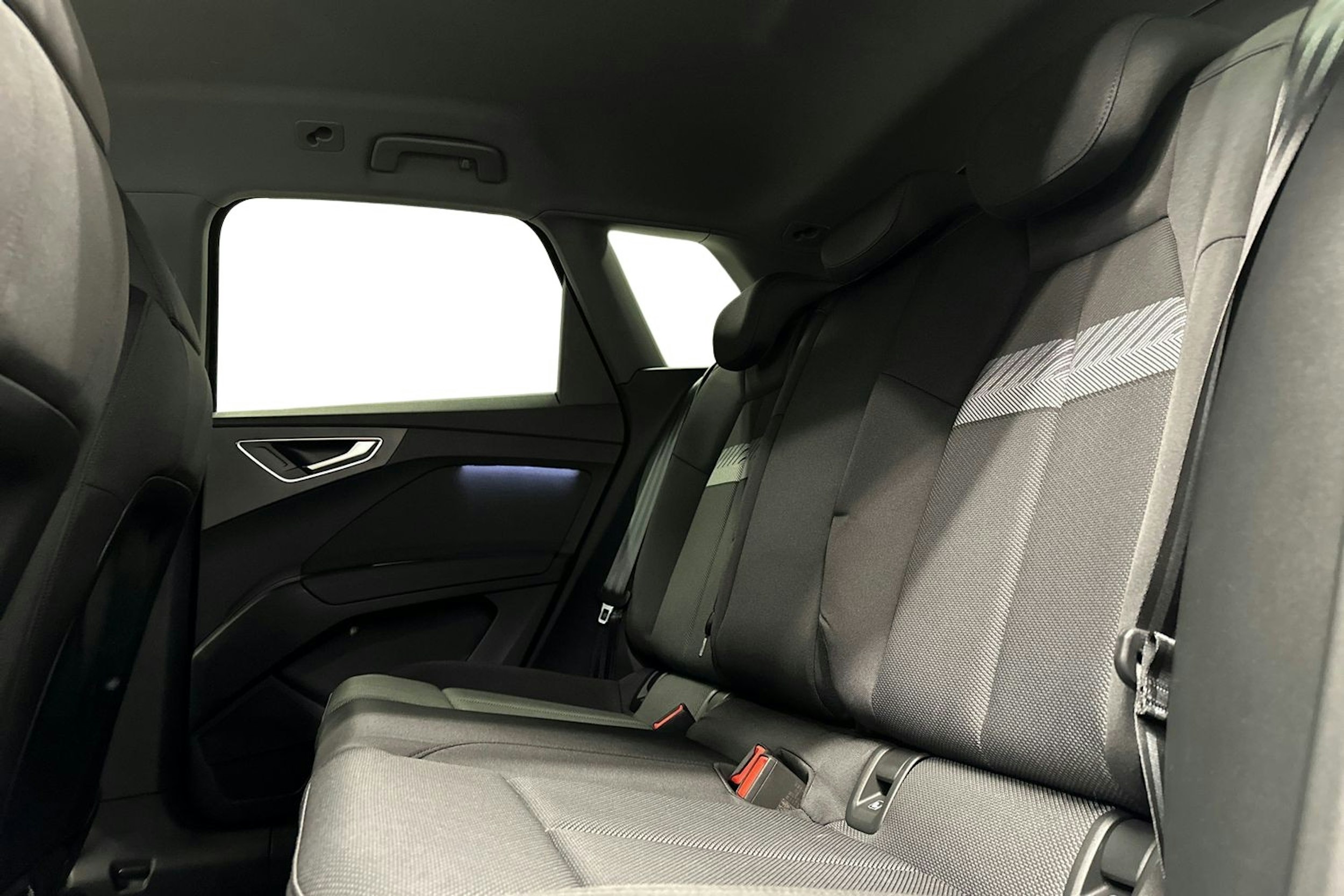 musta Audi Q4 e-tron 2024 kuva 10.