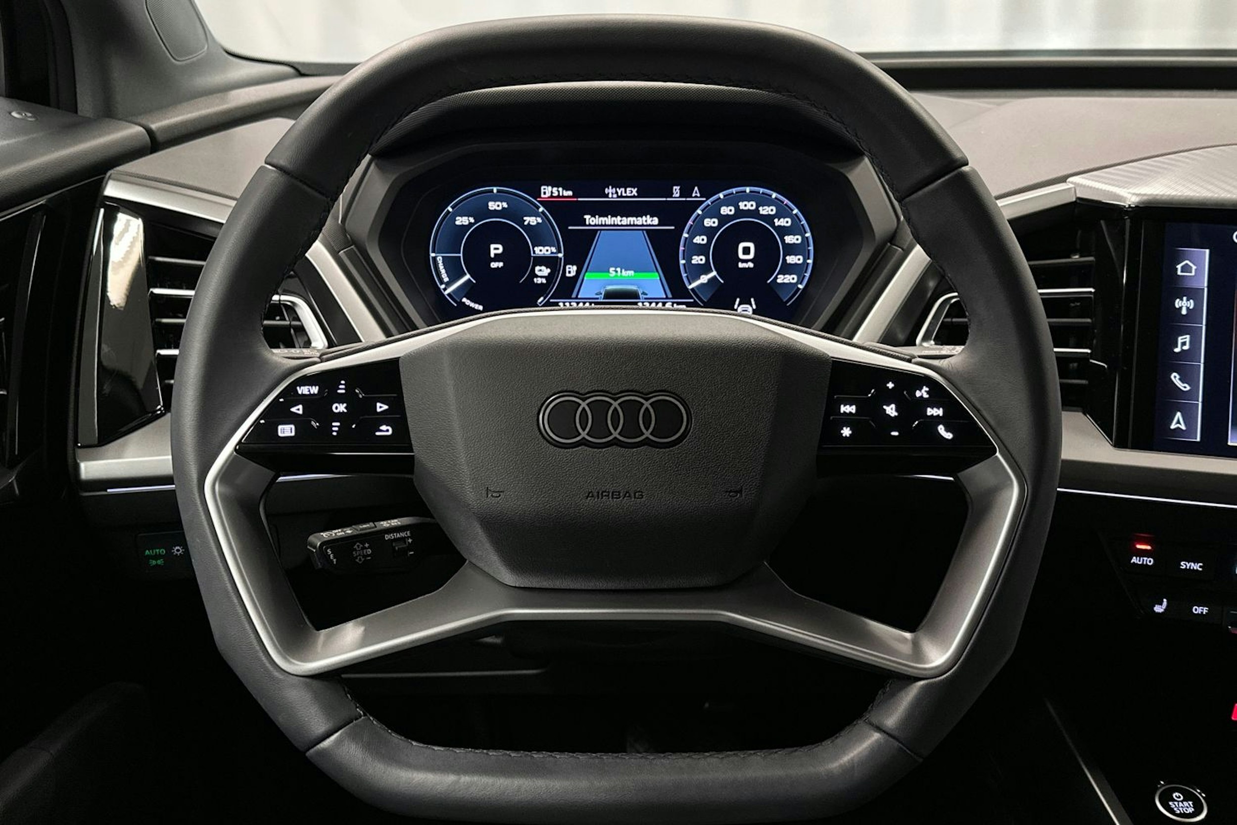 musta Audi Q4 e-tron 2024 kuva 14.