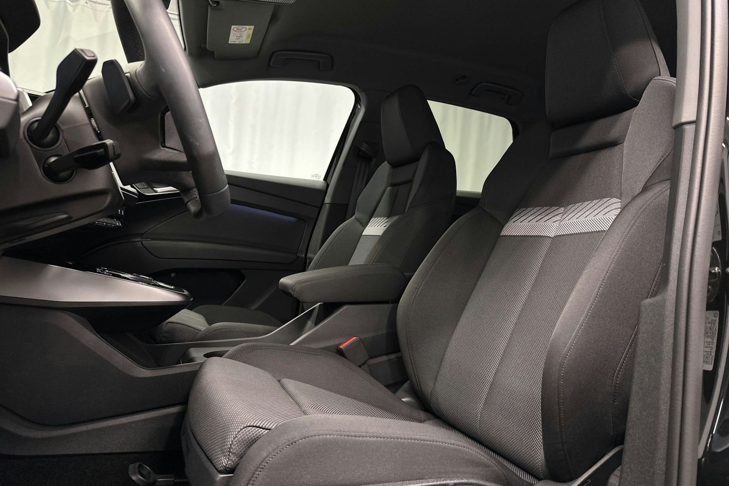 musta Audi Q4 e-tron 2024 kuva 15.