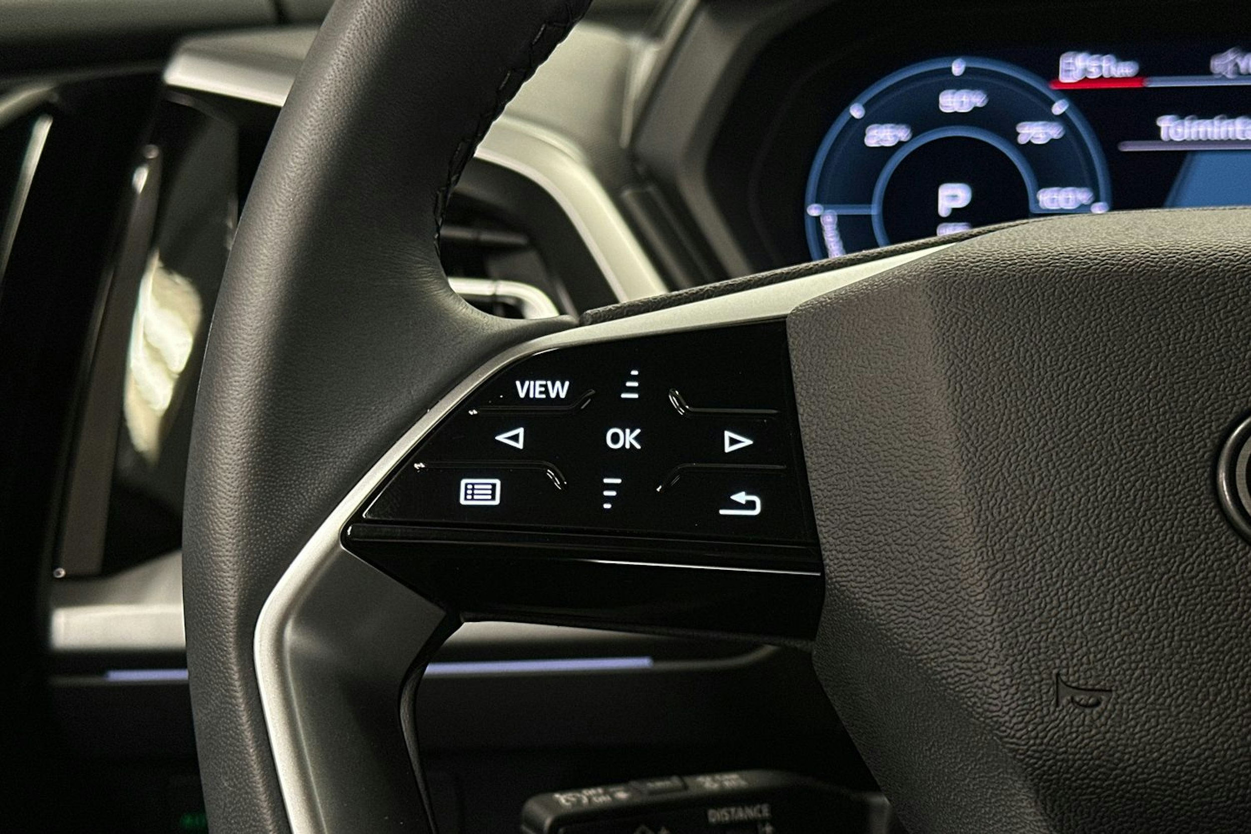 musta Audi Q4 e-tron 2024 kuva 19.