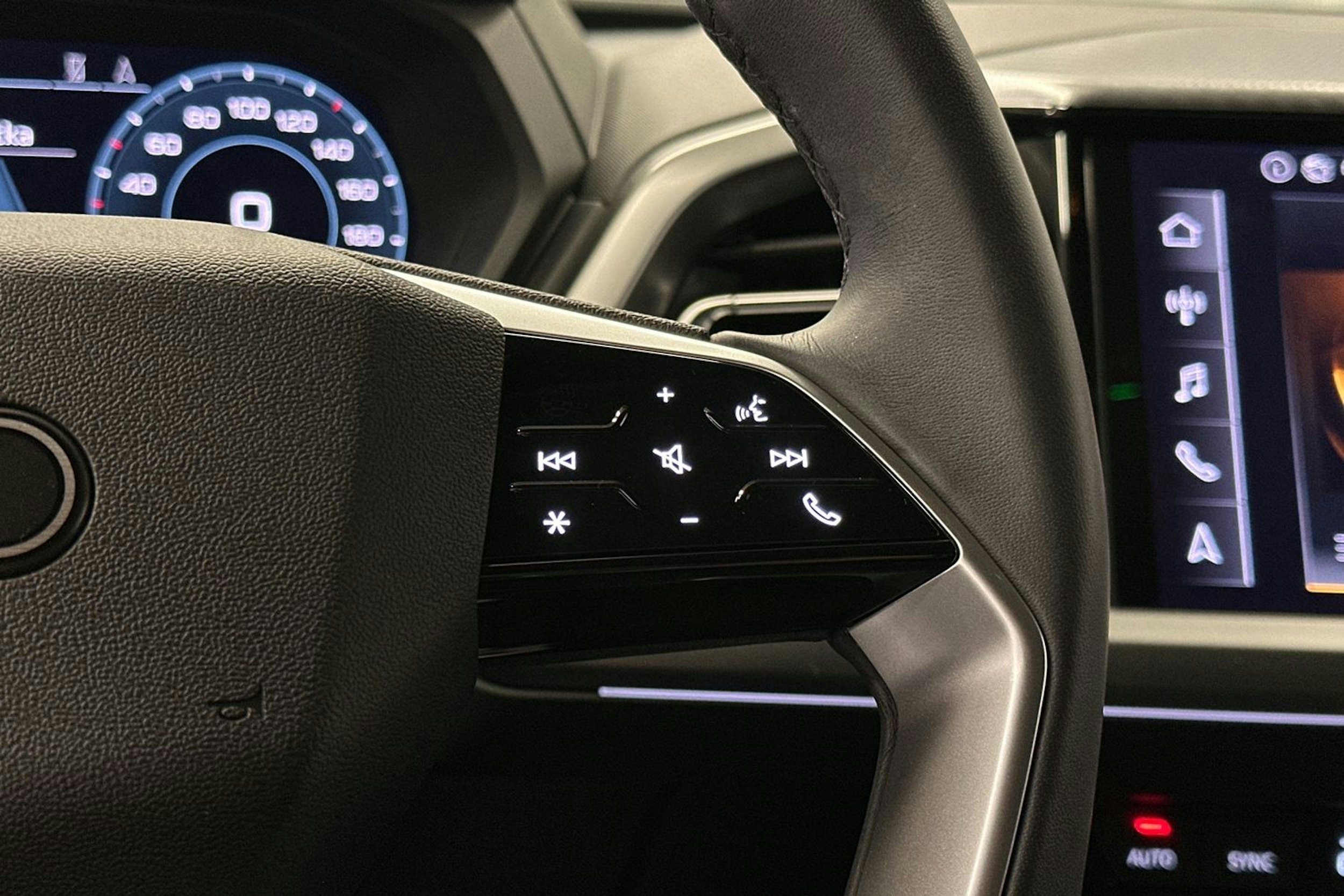 musta Audi Q4 e-tron 2024 kuva 20.
