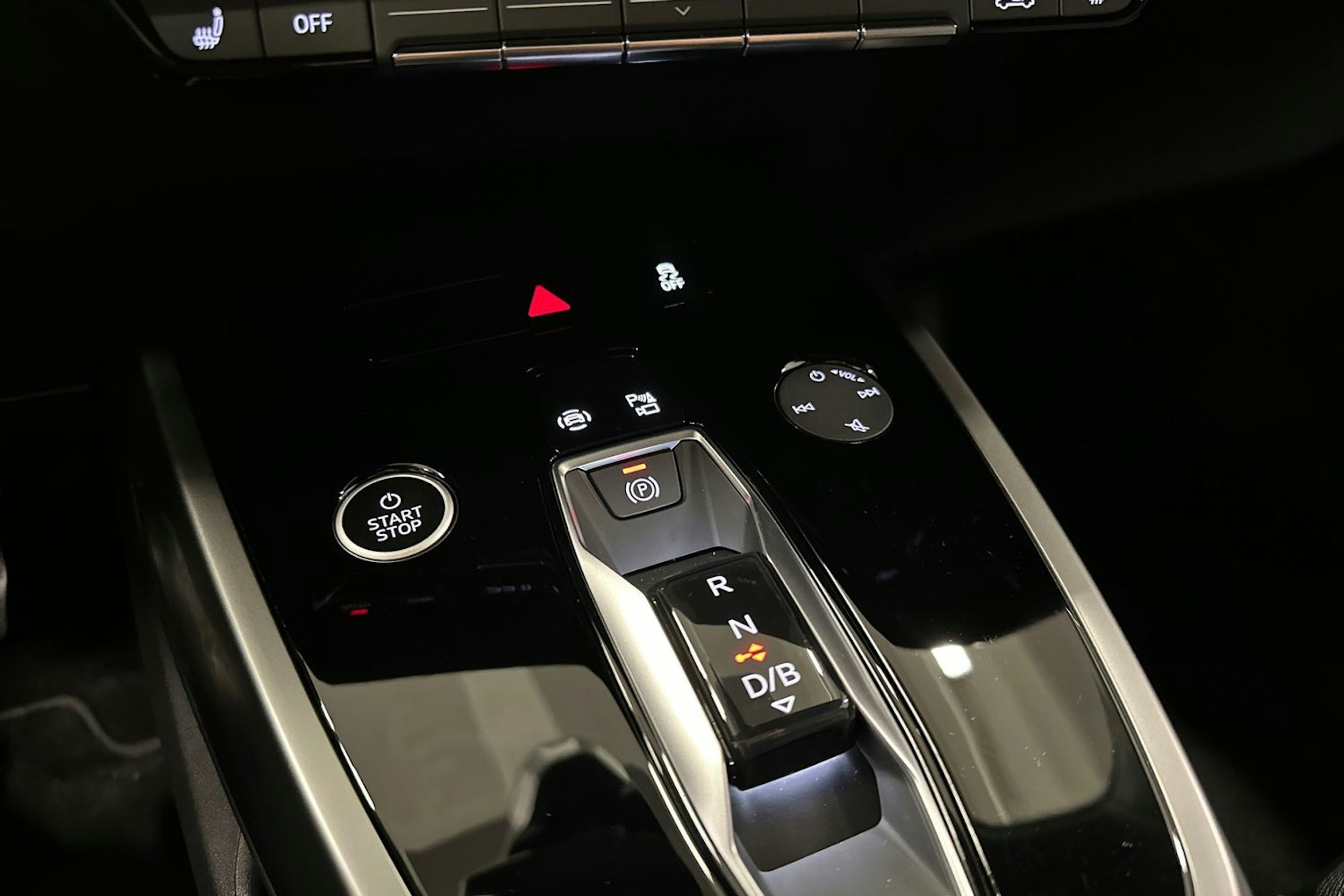 musta Audi Q4 e-tron 2024 kuva 24.