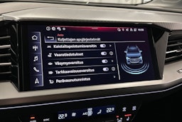 musta Audi Q4 e-tron 2024 kuva 30.