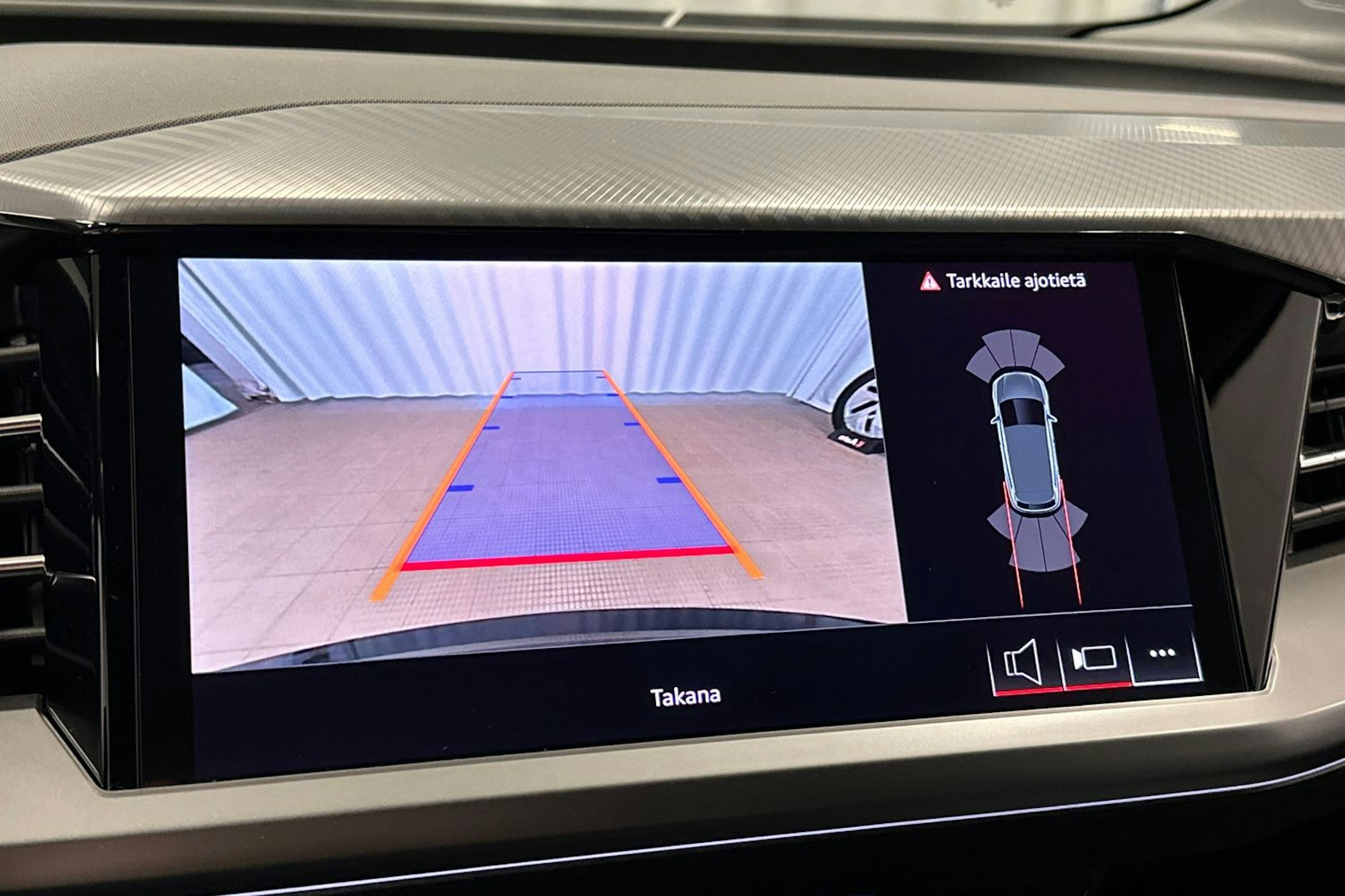 musta Audi Q4 e-tron 2024 kuva 32.