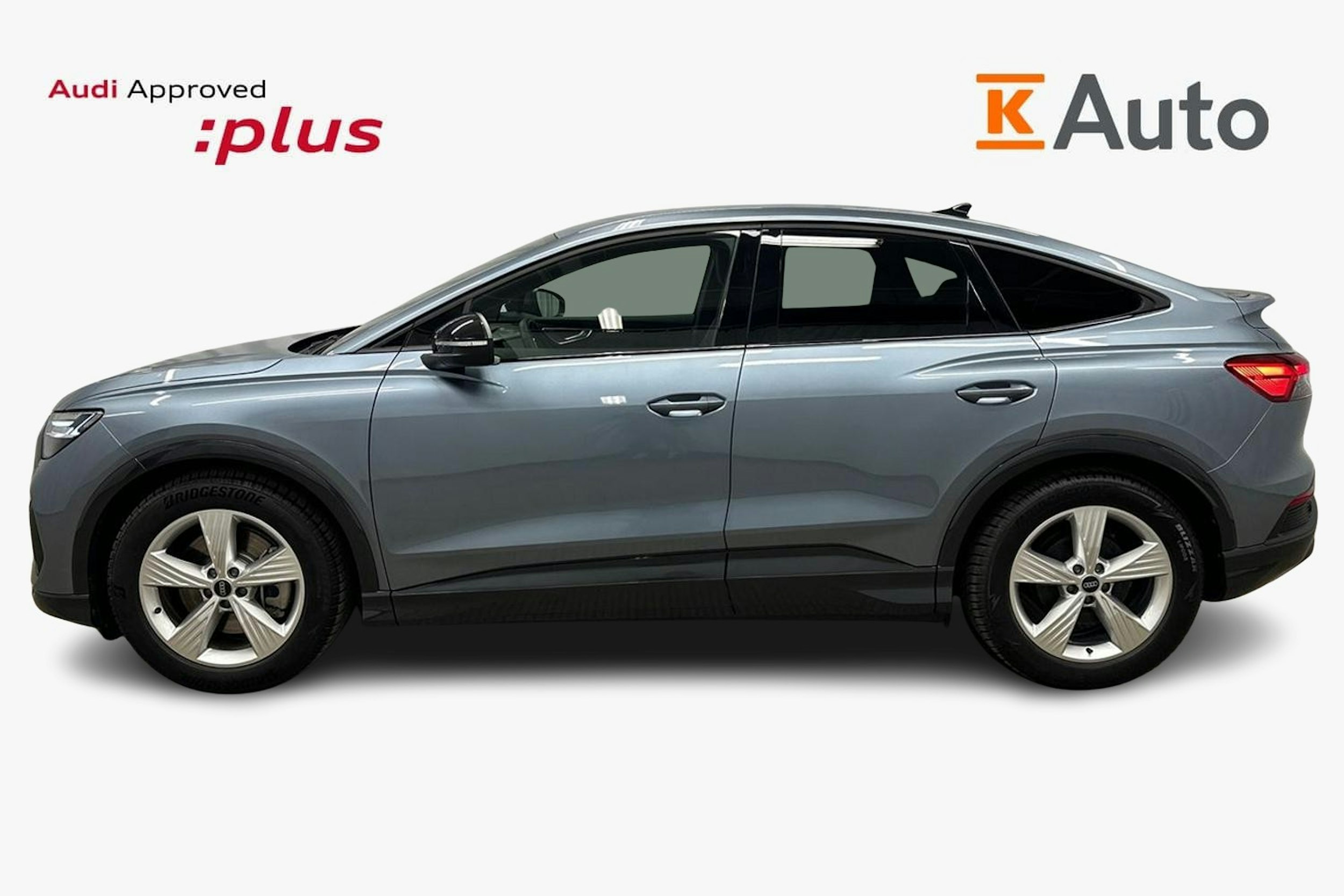 sininen Audi Q4 e-tron 2024 kuva 6.