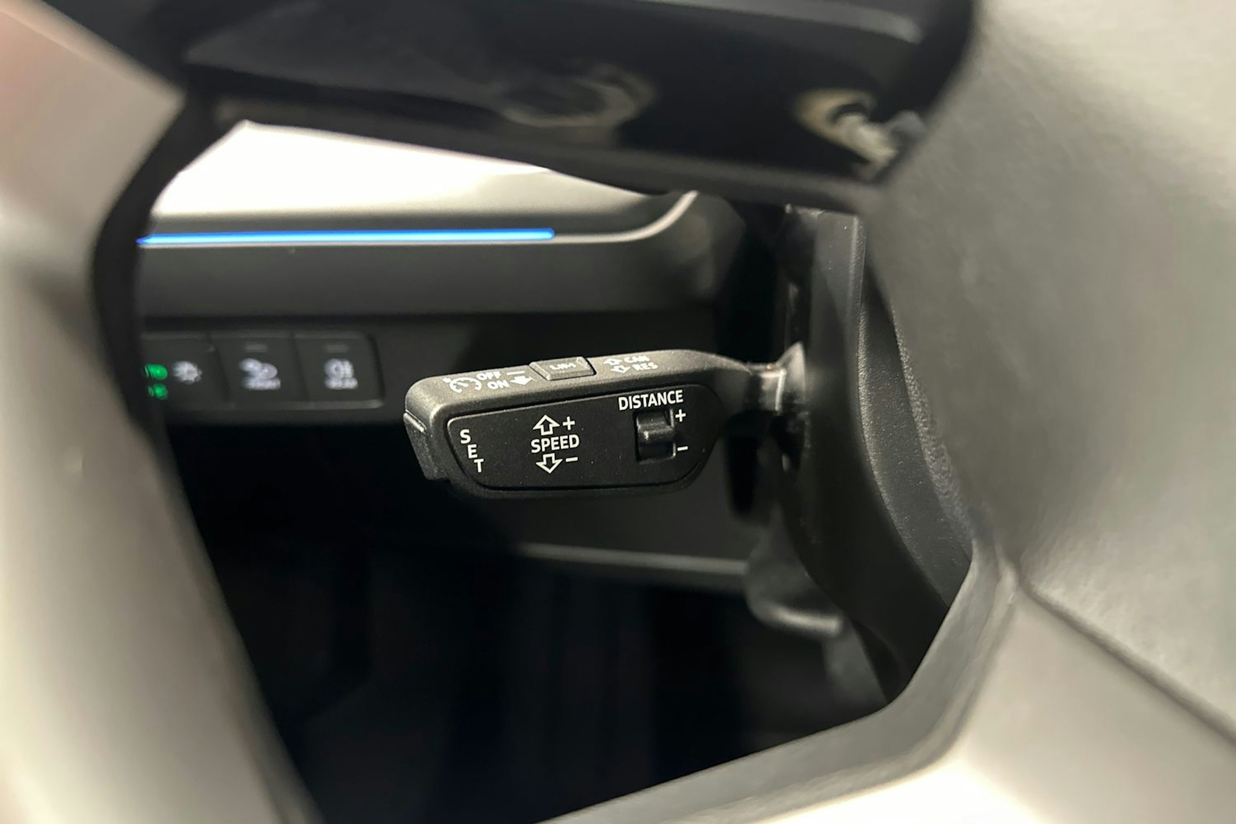sininen Audi Q4 e-tron 2024 kuva 15.