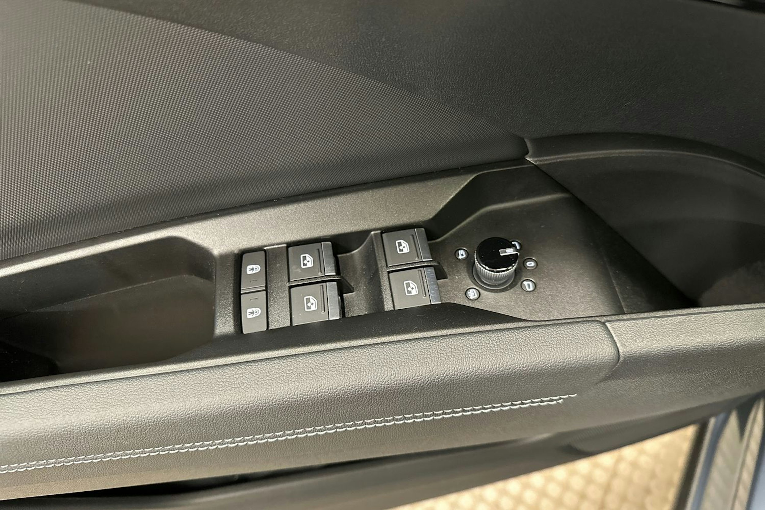 sininen Audi Q4 e-tron 2024 kuva 16.