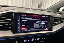sininen Audi Q4 e-tron 2024 kuva 19.