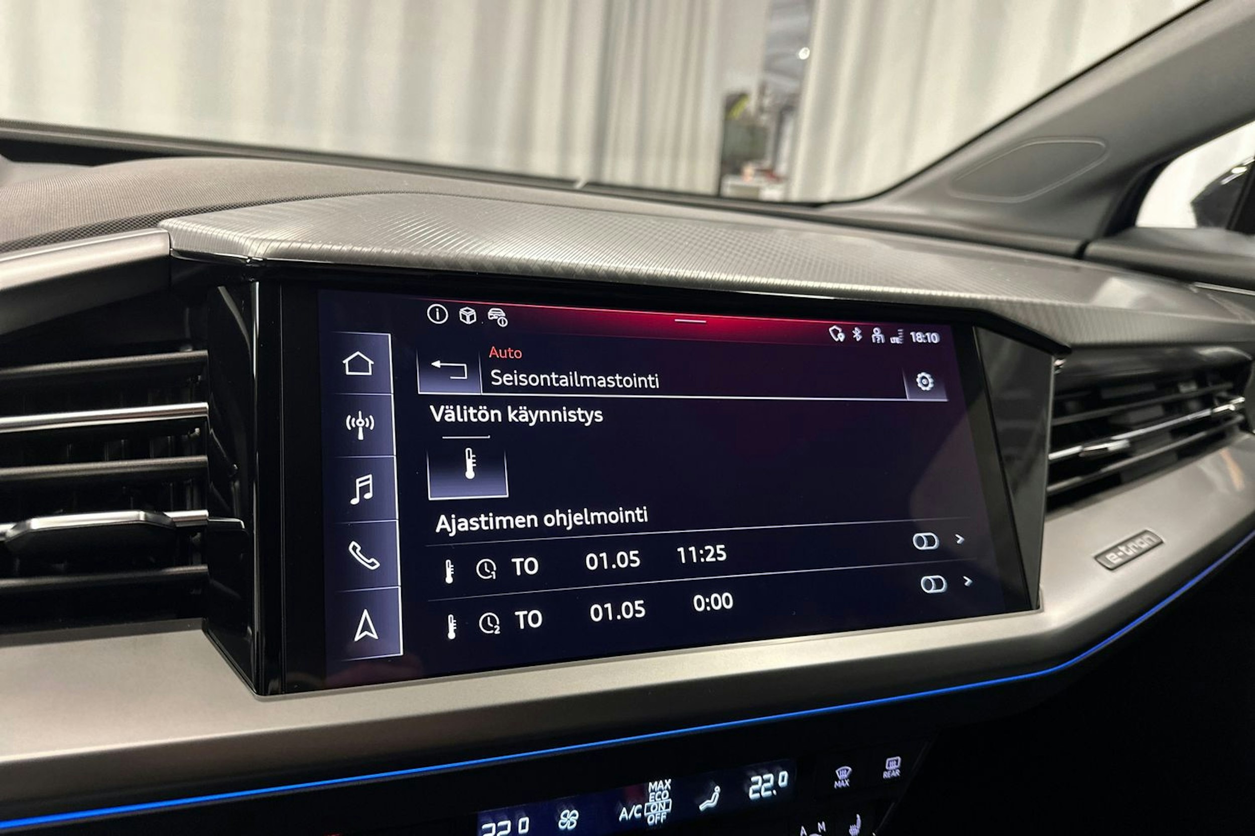 sininen Audi Q4 e-tron 2024 kuva 20.