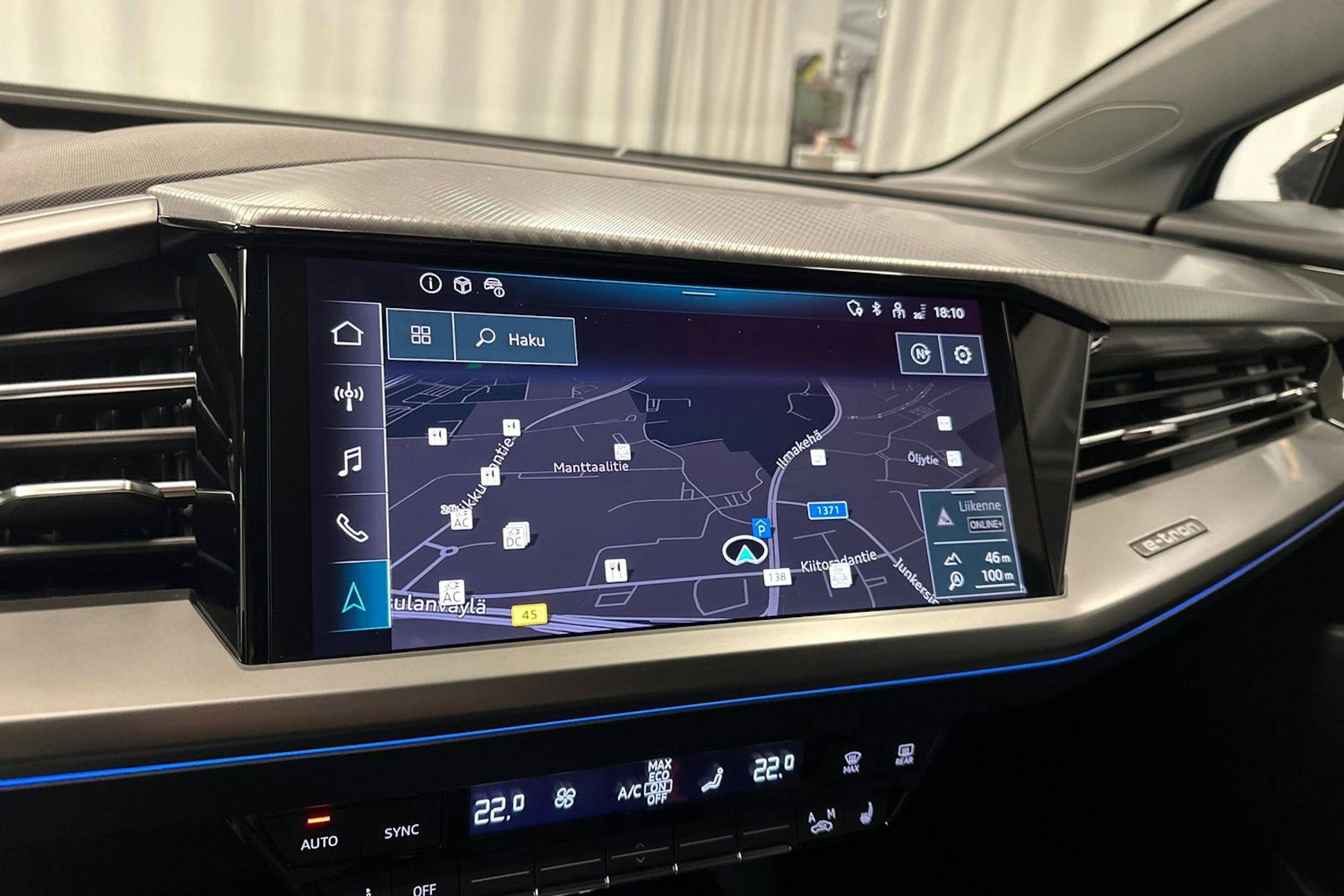 sininen Audi Q4 e-tron 2024 kuva 23.