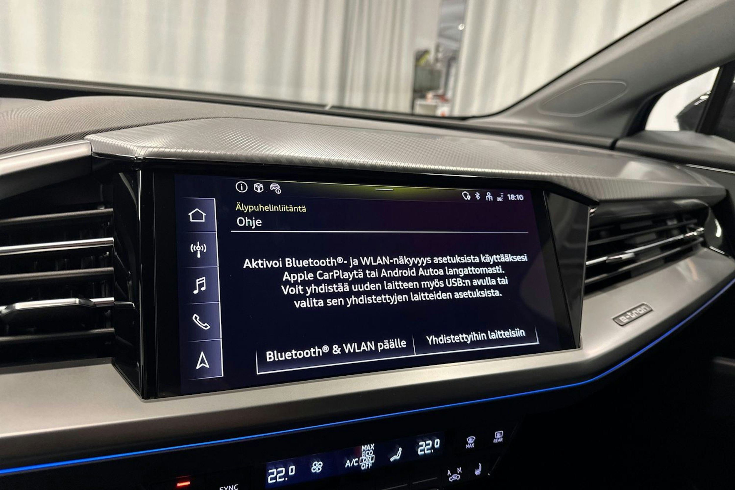 sininen Audi Q4 e-tron 2024 kuva 24.