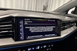sininen Audi Q4 e-tron 2024 kuva 24.