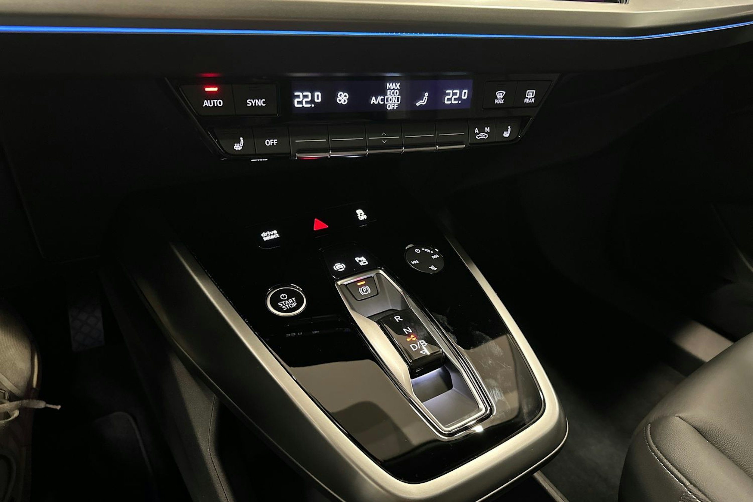 sininen Audi Q4 e-tron 2024 kuva 25.
