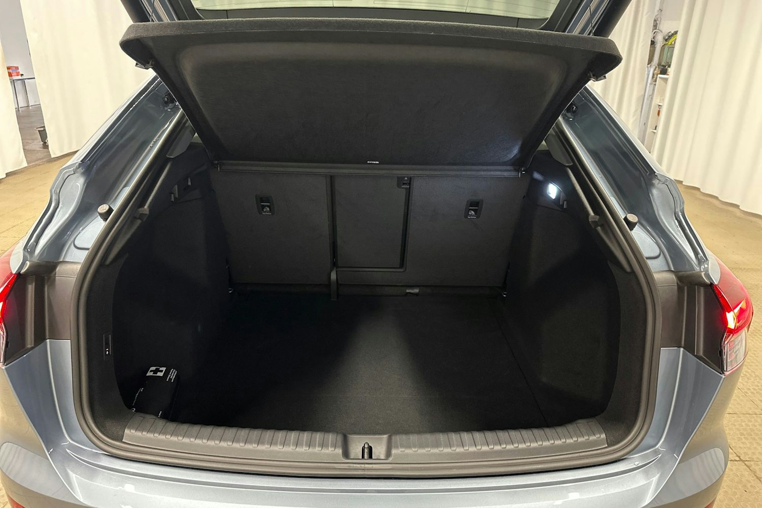 sininen Audi Q4 e-tron 2024 kuva 28.