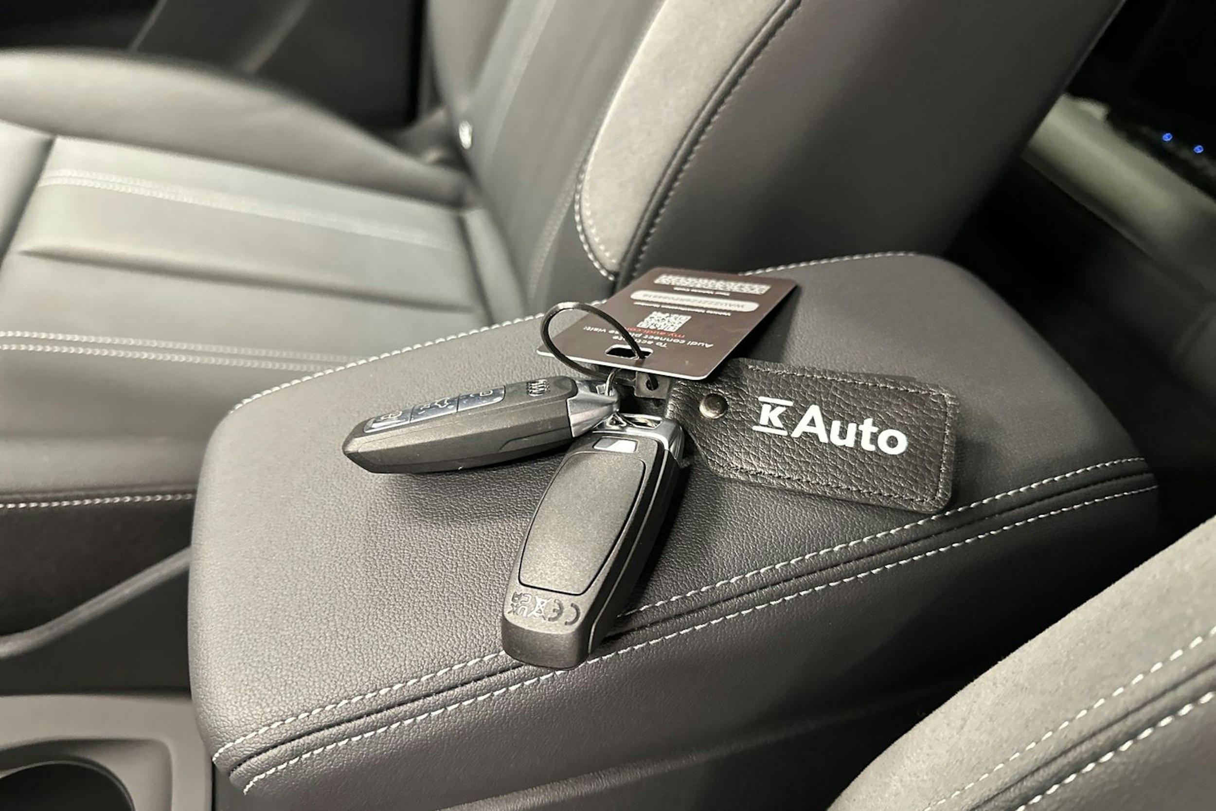 sininen Audi Q4 e-tron 2024 kuva 32.
