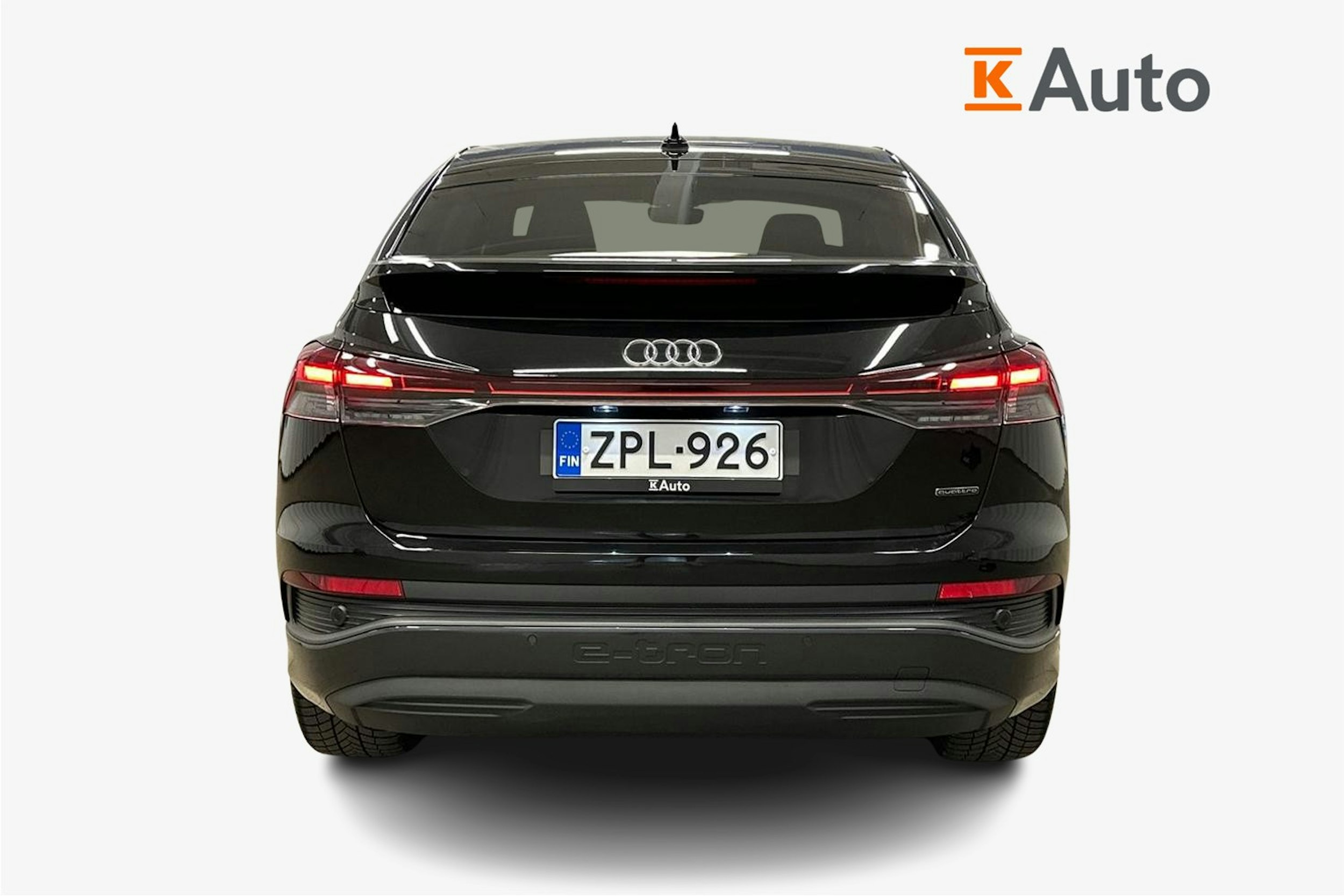 musta Audi Q4 e-tron 2024 kuva 3.