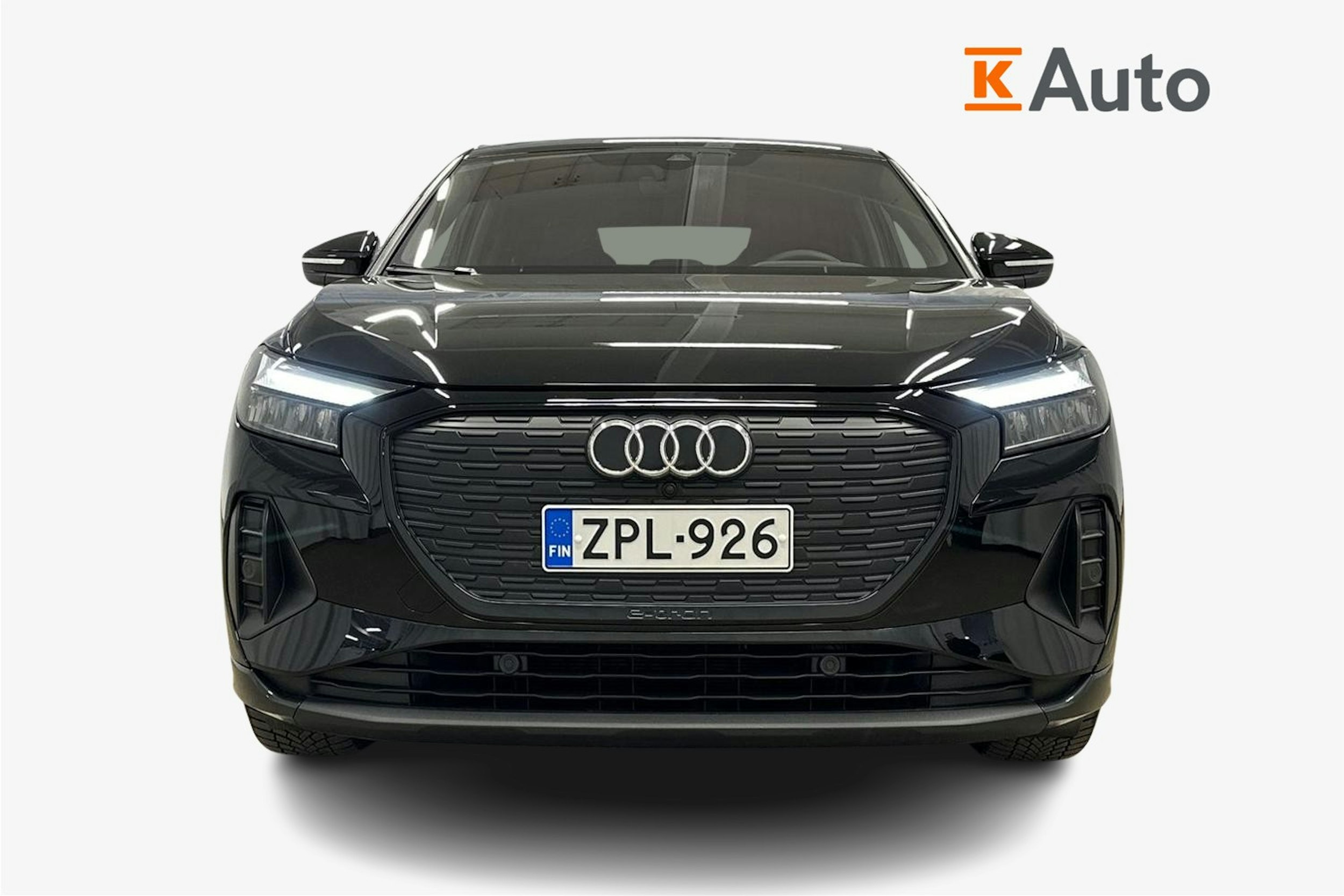 musta Audi Q4 e-tron 2024 kuva 5.