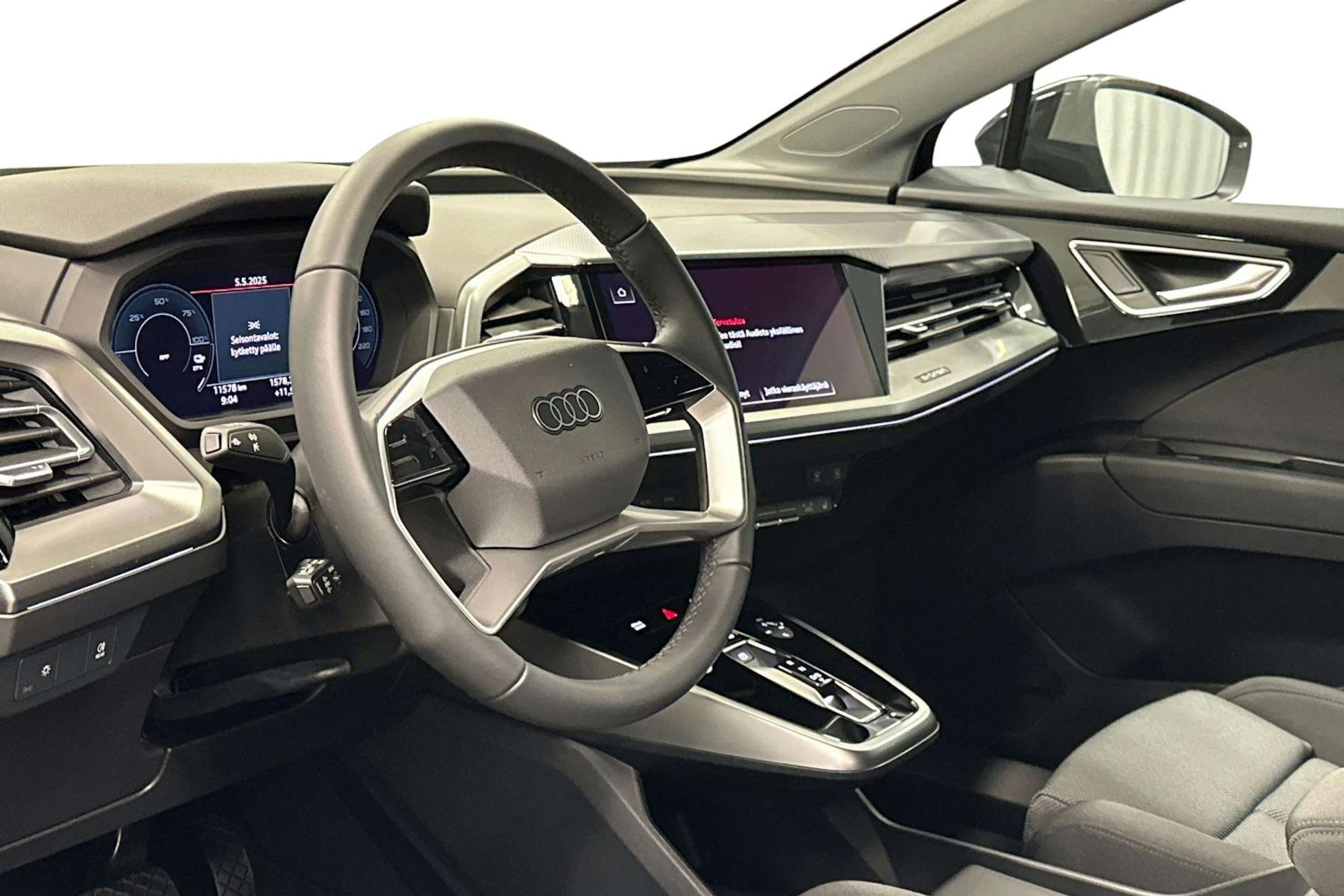 musta Audi Q4 e-tron 2024 kuva 7.