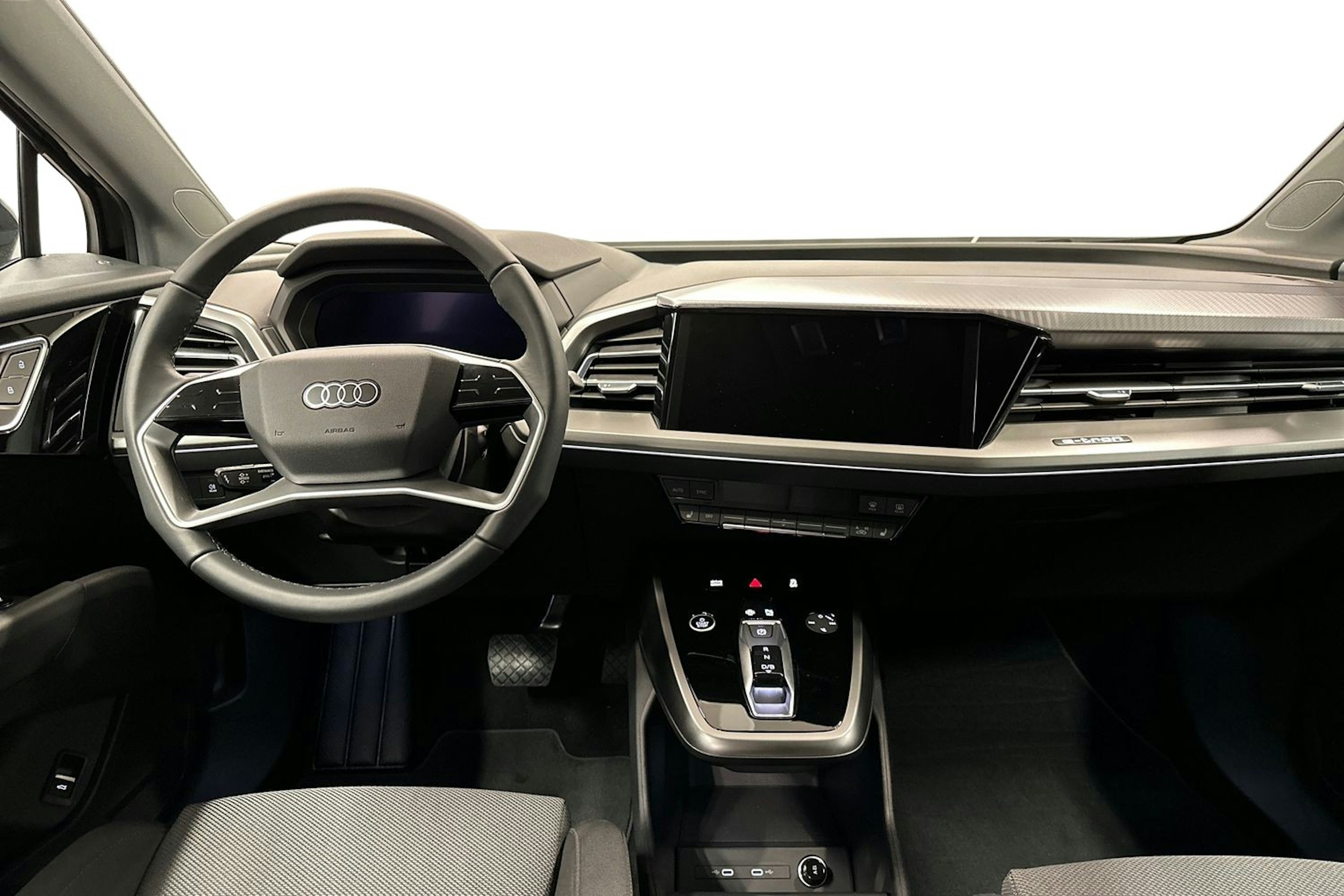 musta Audi Q4 e-tron 2024 kuva 9.