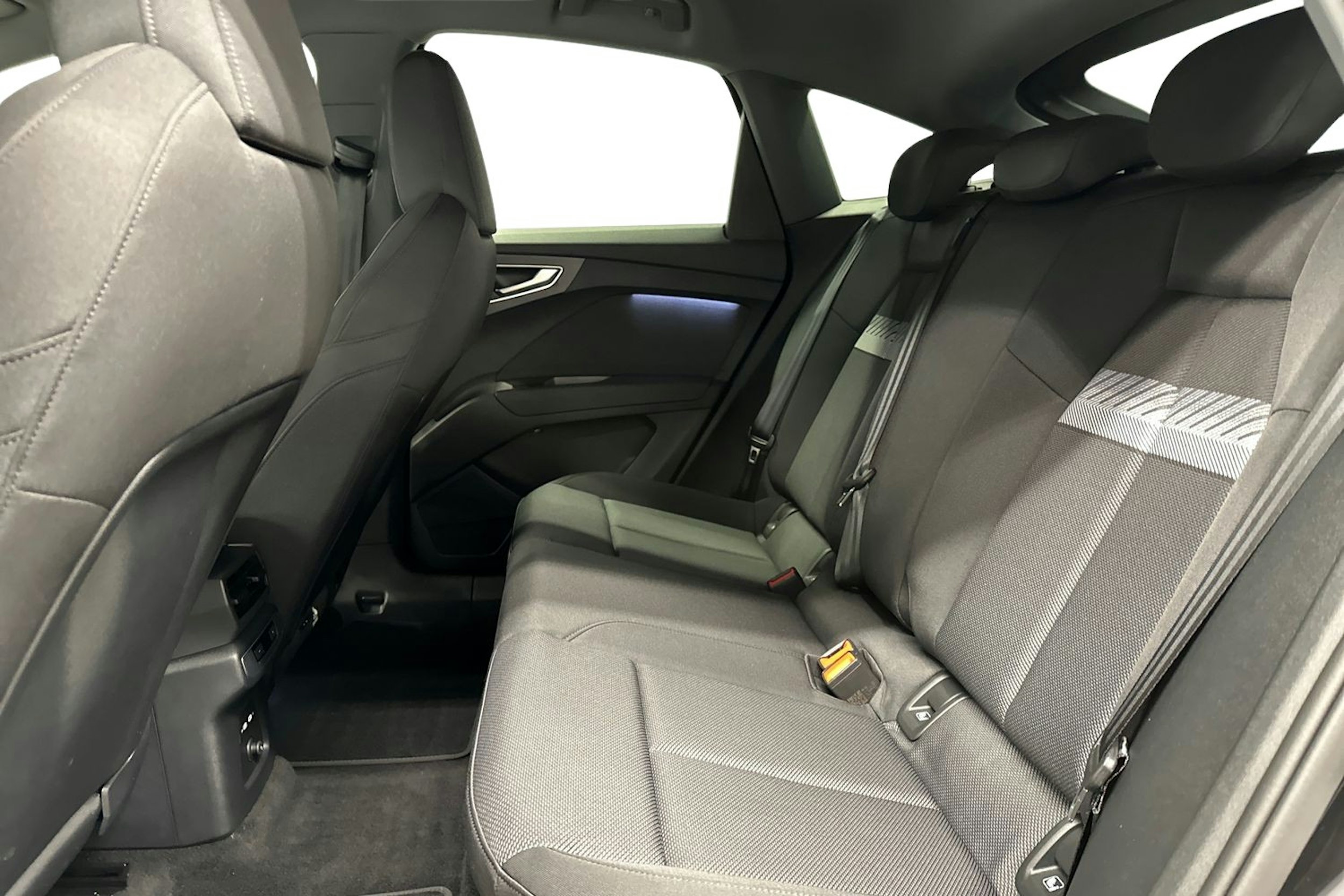 musta Audi Q4 e-tron 2024 kuva 10.