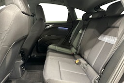 musta Audi Q4 e-tron 2024 kuva 10.