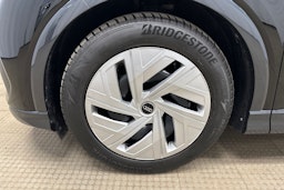 musta Audi Q4 e-tron 2024 kuva 13.