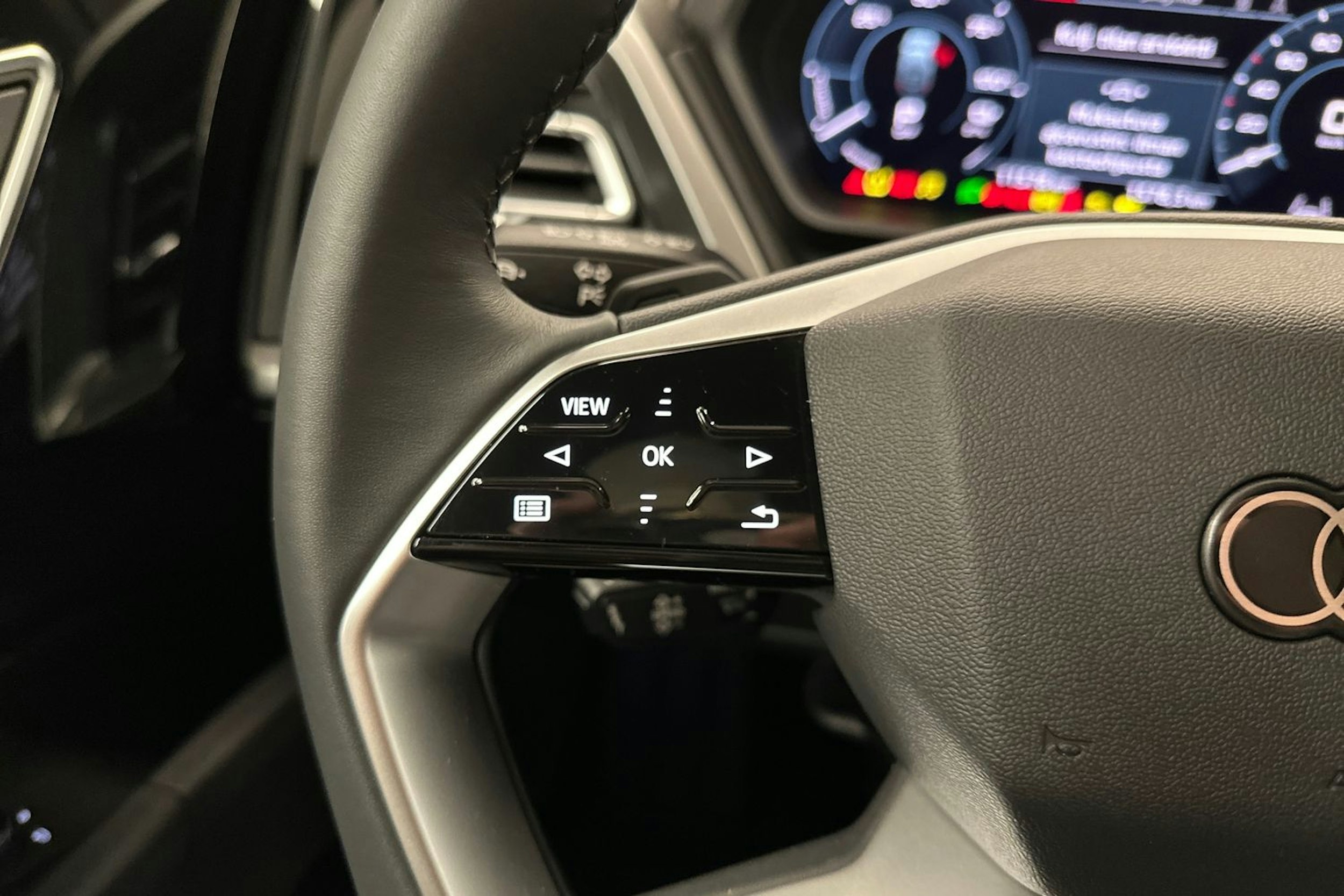 musta Audi Q4 e-tron 2024 kuva 14.