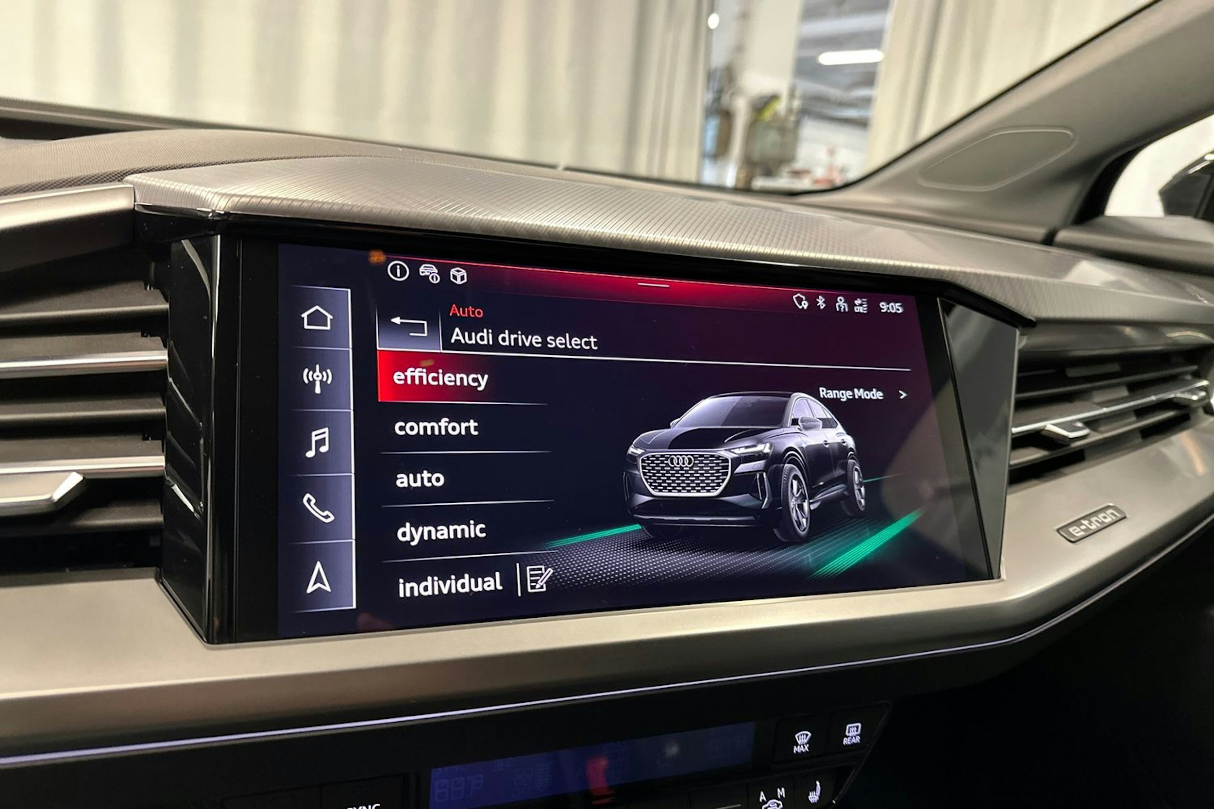 musta Audi Q4 e-tron 2024 kuva 23.