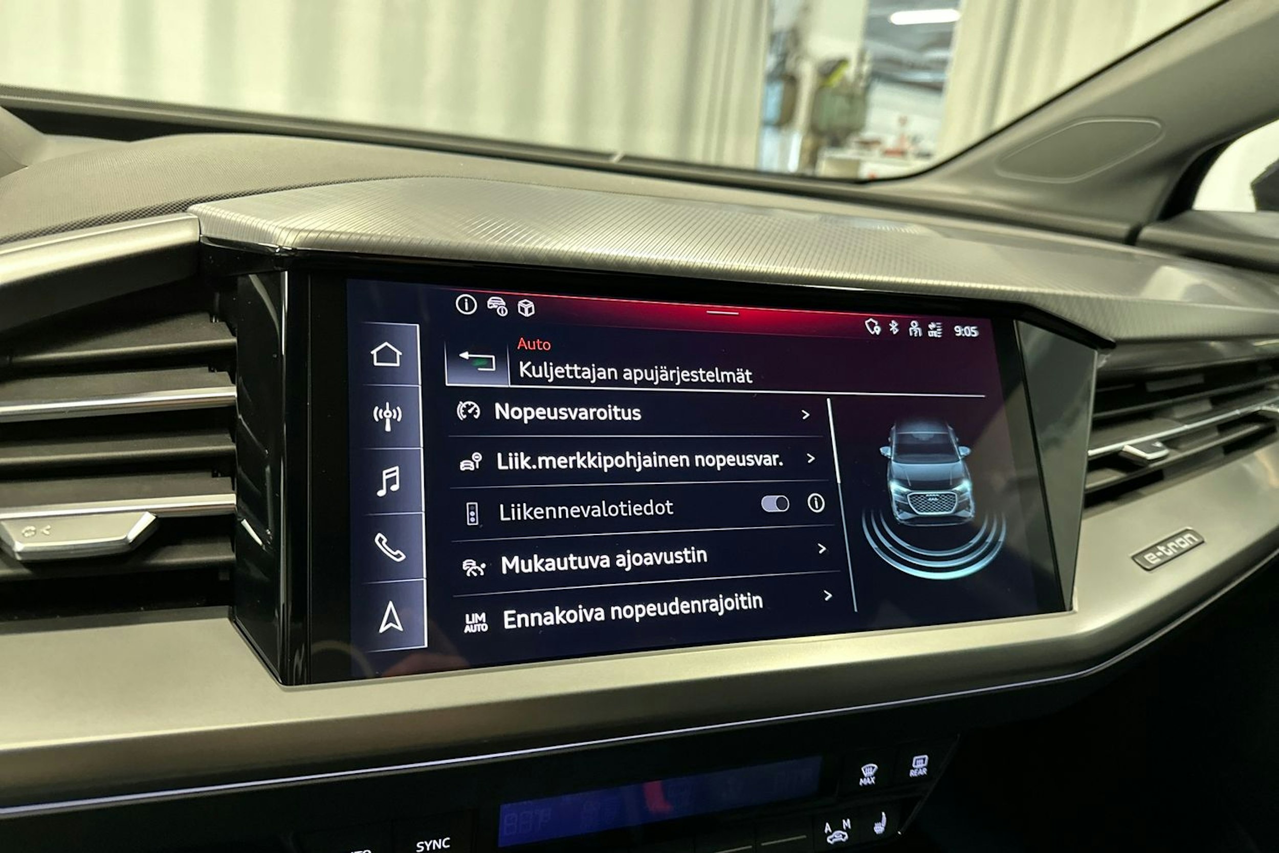 musta Audi Q4 e-tron 2024 kuva 24.