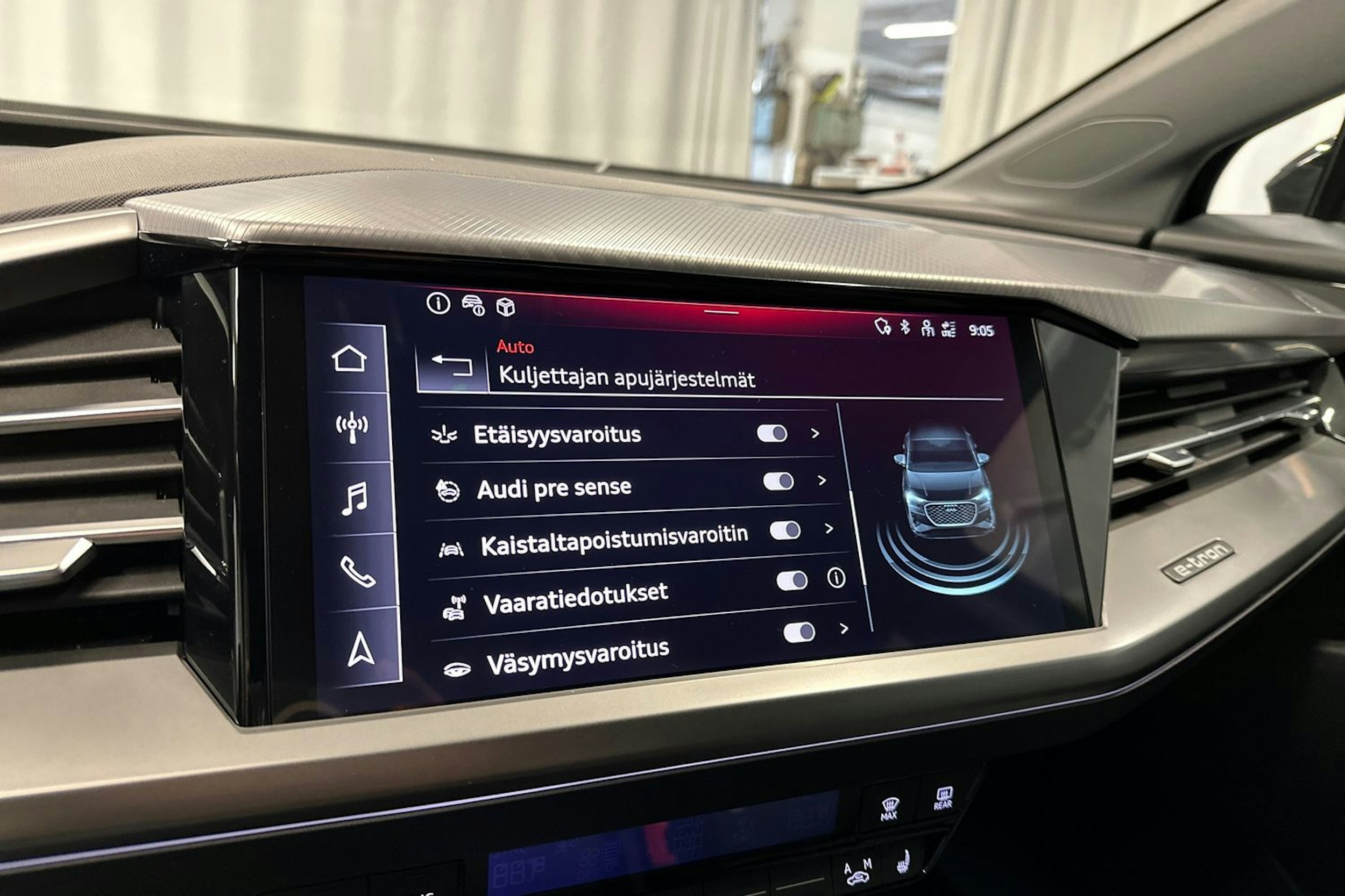 musta Audi Q4 e-tron 2024 kuva 25.