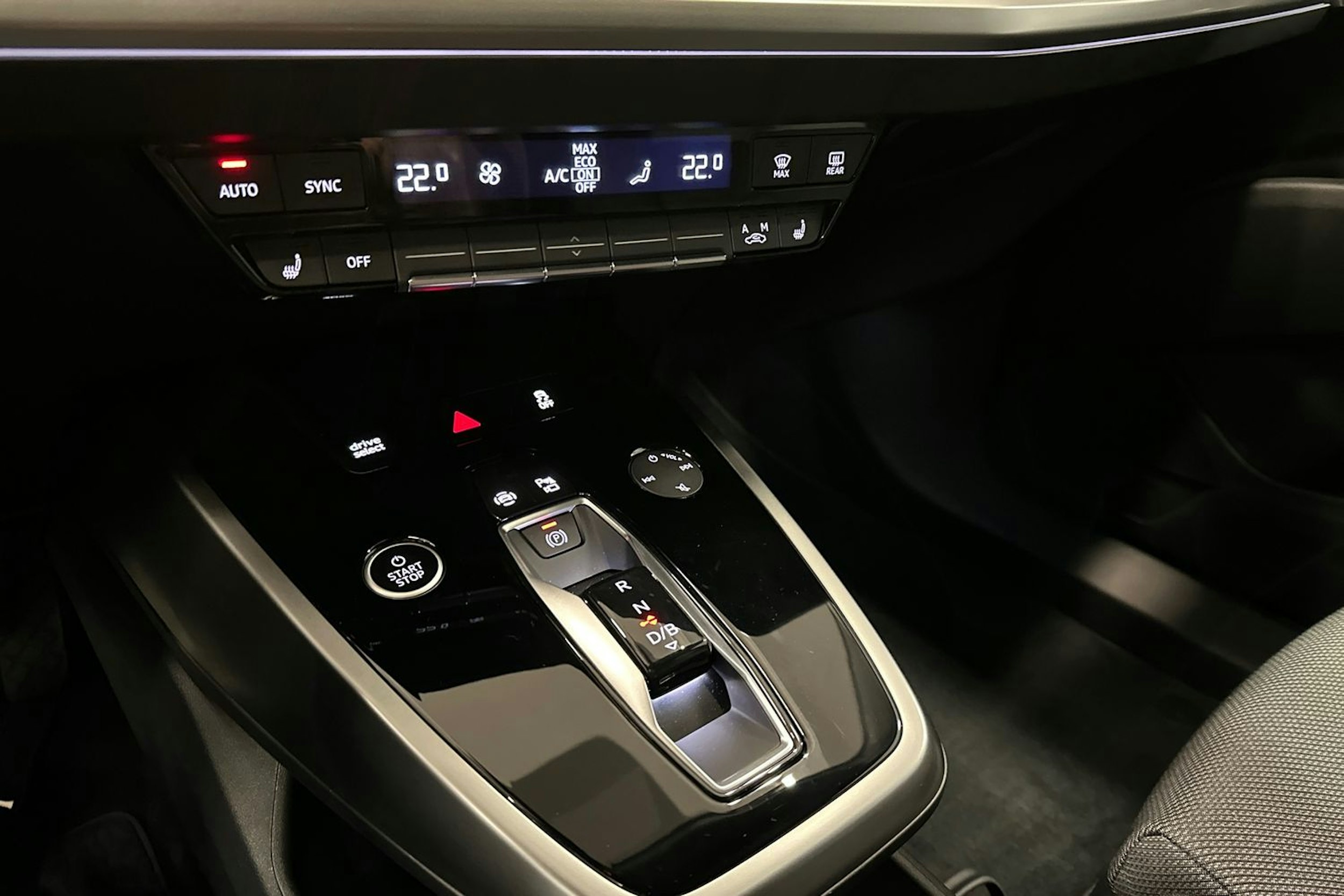 musta Audi Q4 e-tron 2024 kuva 28.