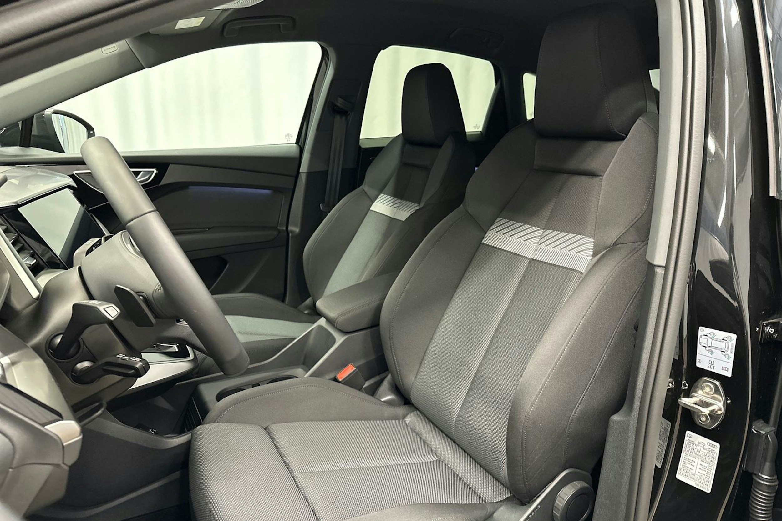 musta Audi Q4 e-tron 2024 kuva 31.