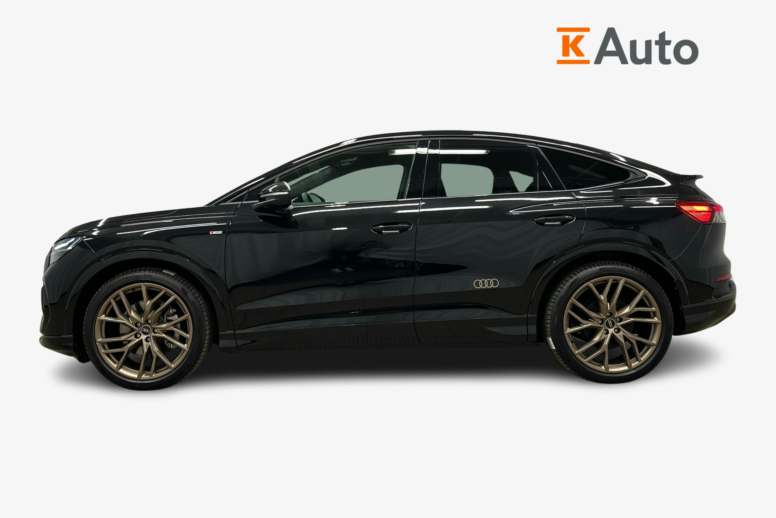 musta Audi Q4 e-tron 2024 kuva 5.