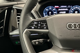 musta Audi Q4 e-tron 2024 kuva 7.