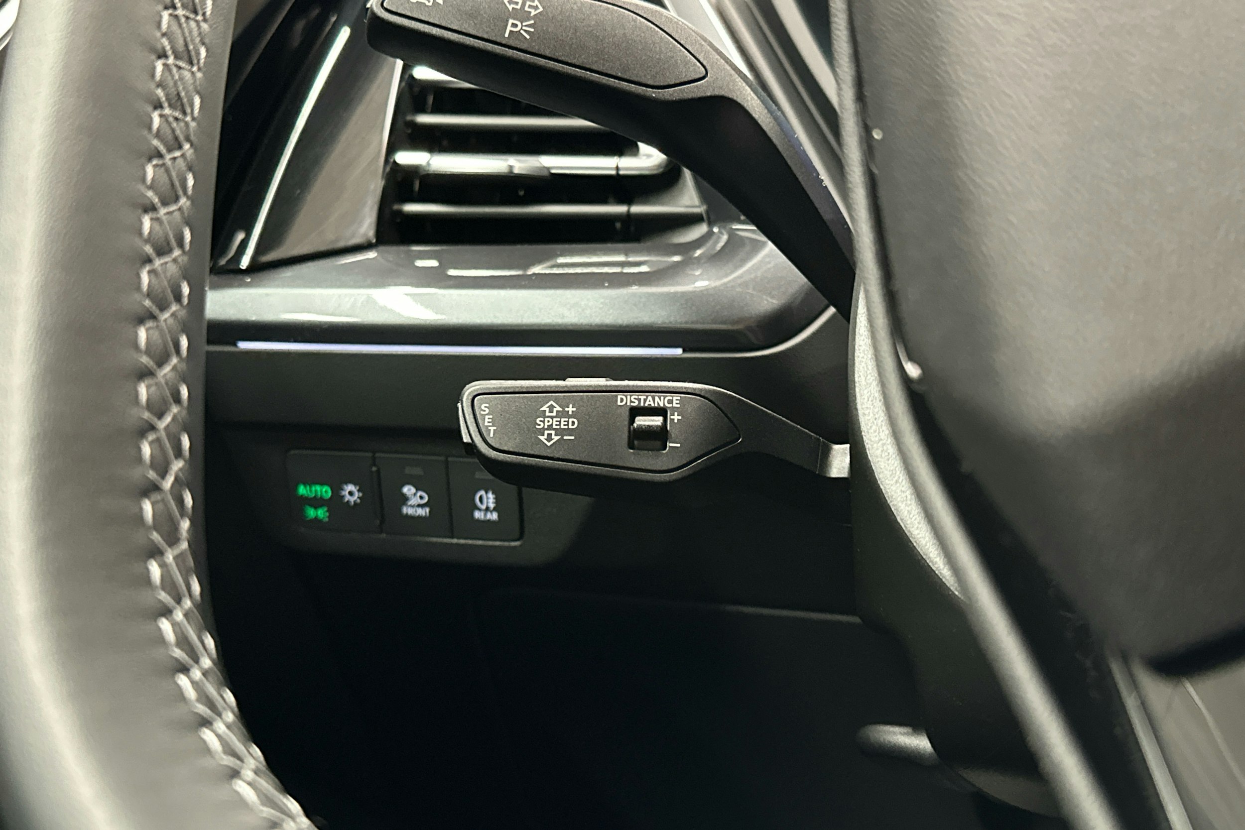 musta Audi Q4 e-tron 2024 kuva 11.