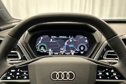 musta Audi Q4 e-tron 2024 kuva 12.