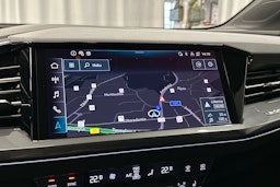 musta Audi Q4 e-tron 2024 kuva 13.