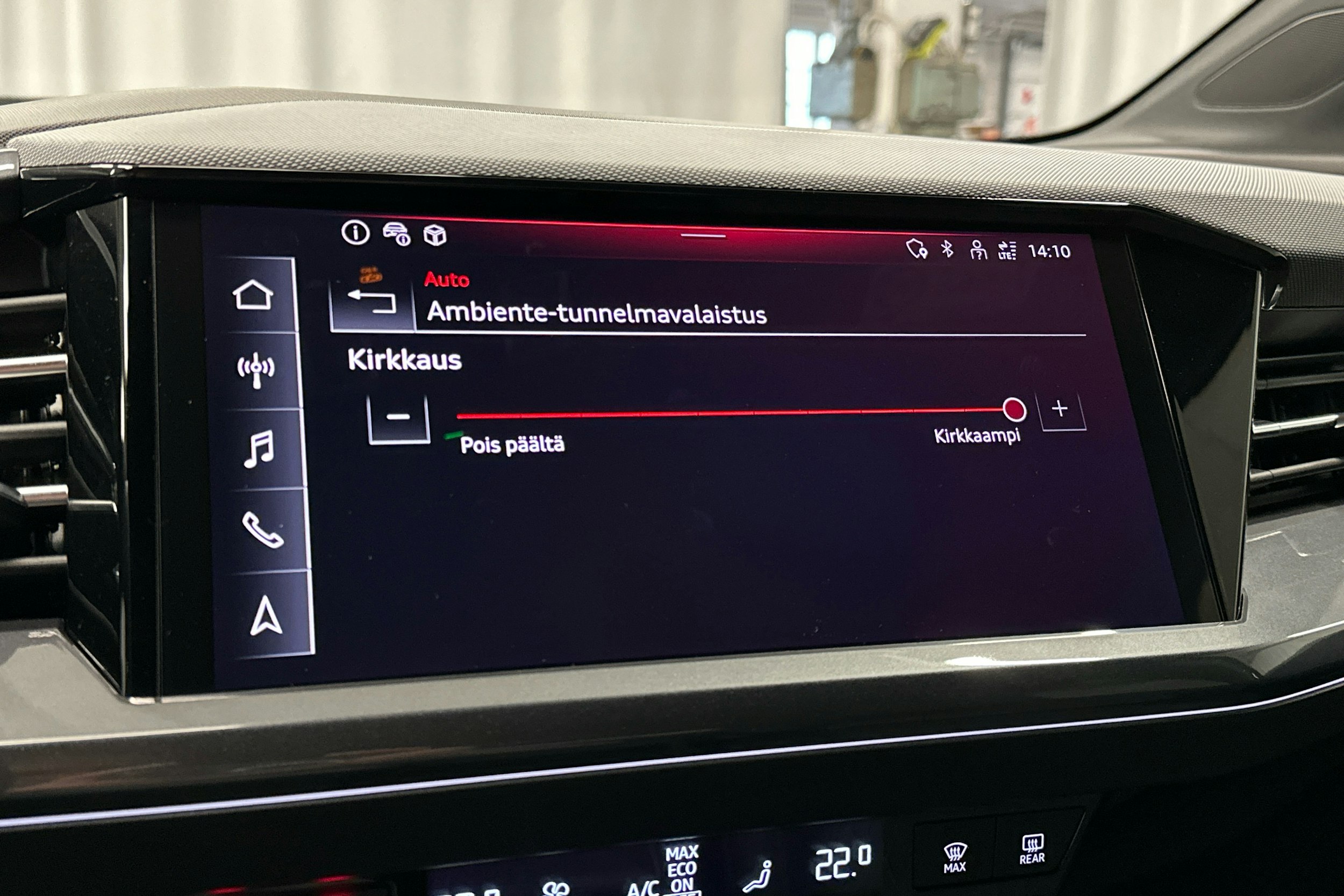 musta Audi Q4 e-tron 2024 kuva 17.