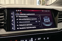 musta Audi Q4 e-tron 2024 kuva 18.