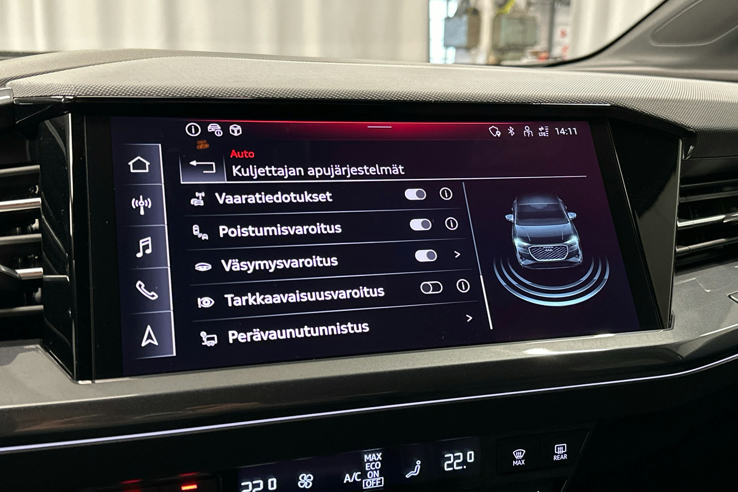 musta Audi Q4 e-tron 2024 kuva 20.