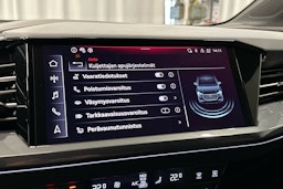 musta Audi Q4 e-tron 2024 kuva 20.