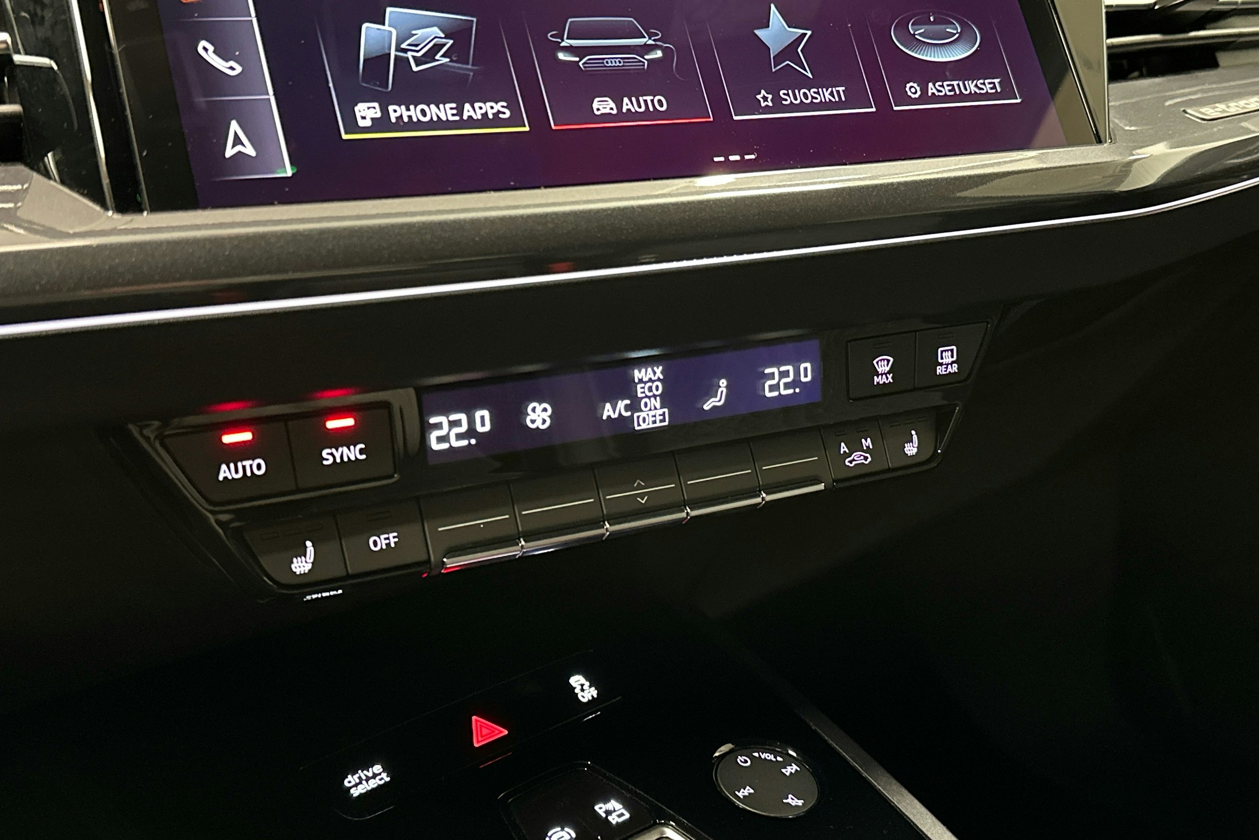 musta Audi Q4 e-tron 2024 kuva 21.