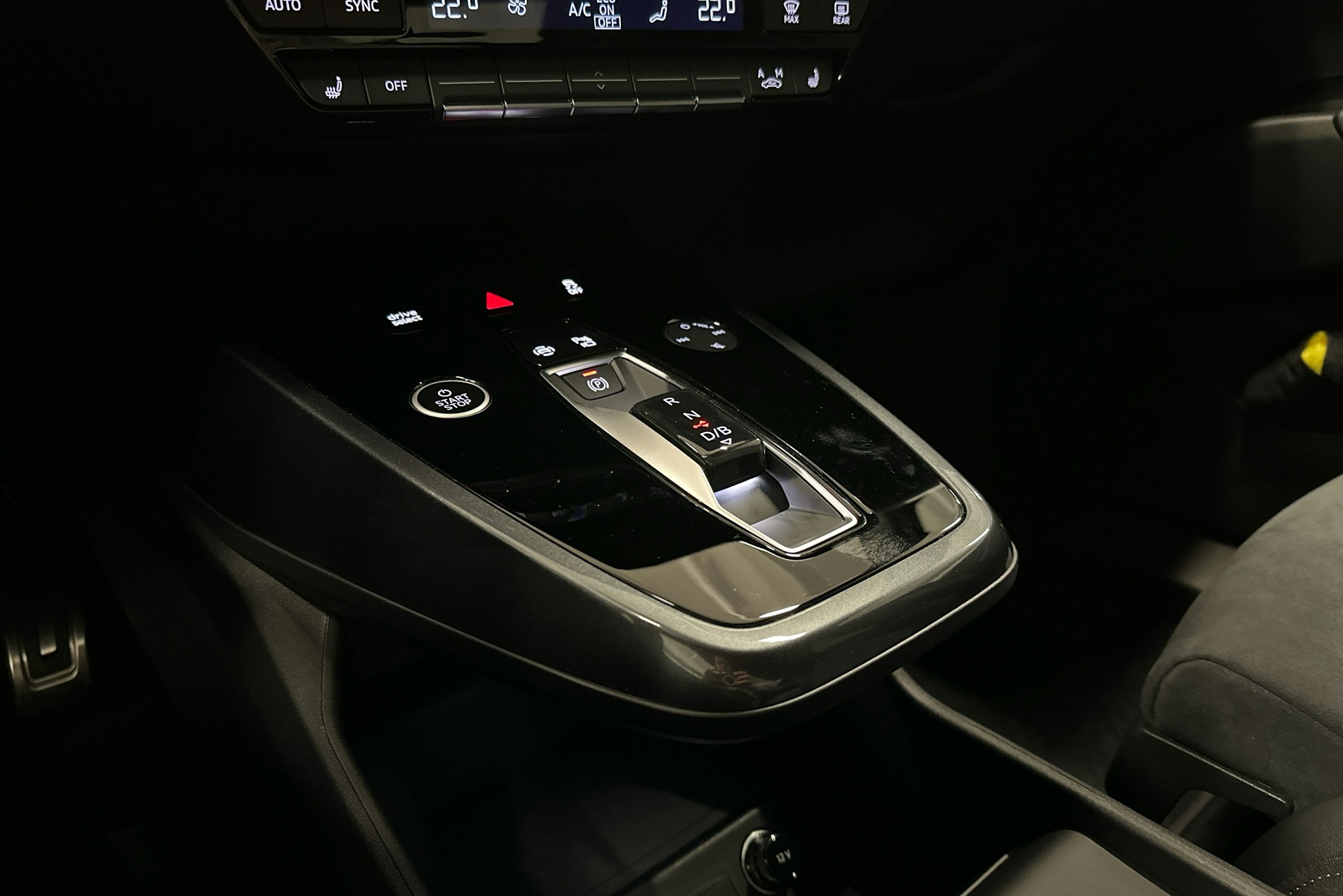 musta Audi Q4 e-tron 2024 kuva 22.