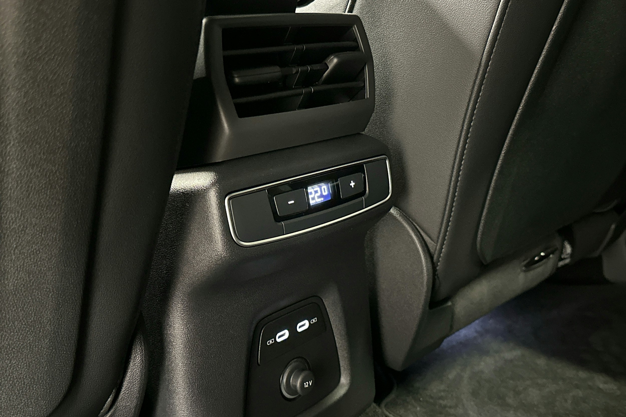 musta Audi Q4 e-tron 2024 kuva 25.