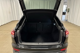 musta Audi Q4 e-tron 2024 kuva 26.