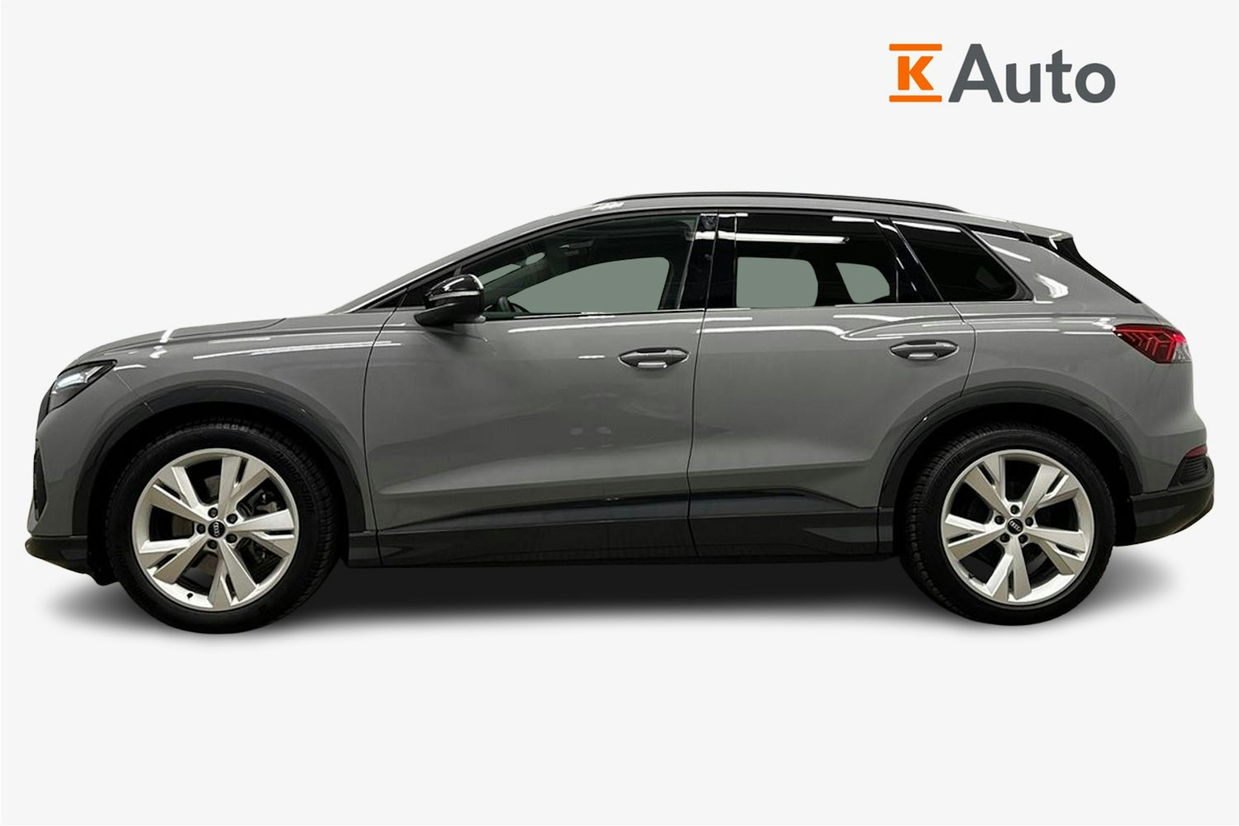 harmaa Audi Q4 e-tron 2024 kuva 6.