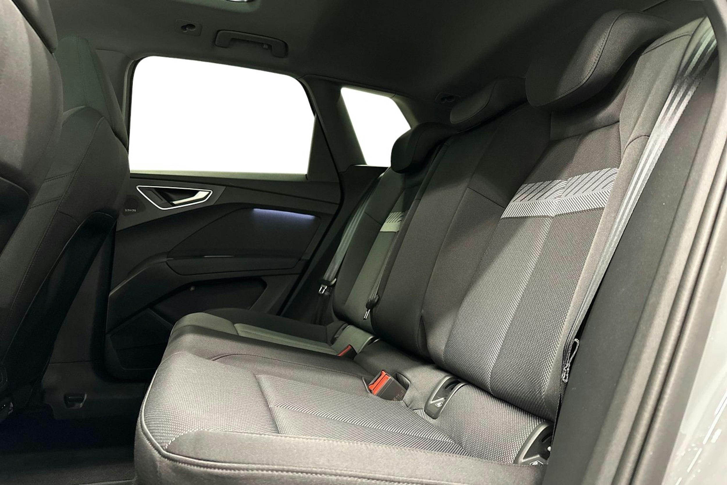 harmaa Audi Q4 e-tron 2024 kuva 10.