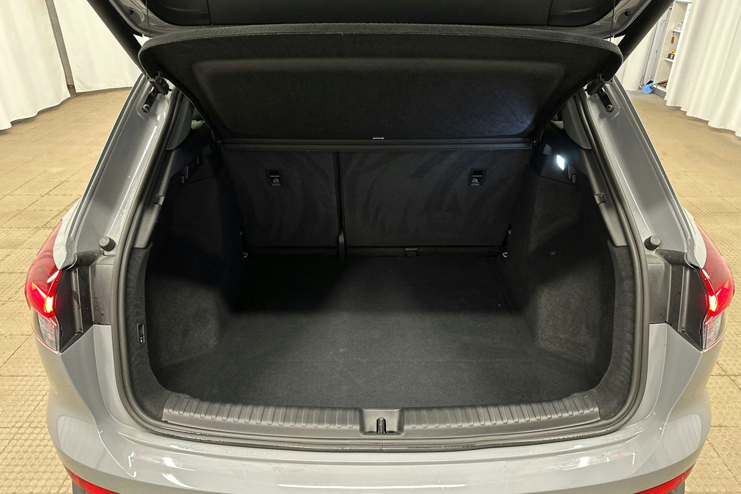 harmaa Audi Q4 e-tron 2024 kuva 14.