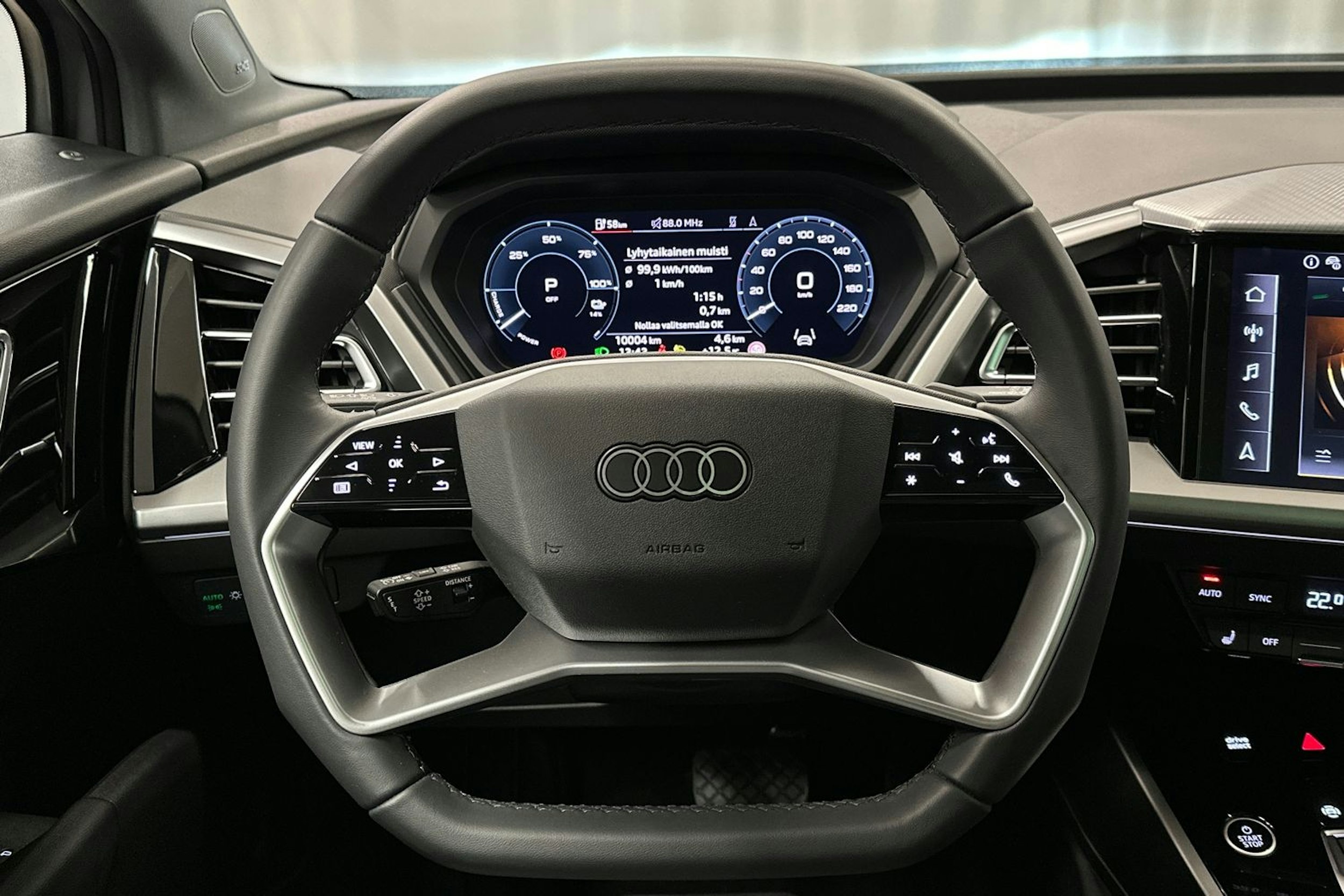 harmaa Audi Q4 e-tron 2024 kuva 17.