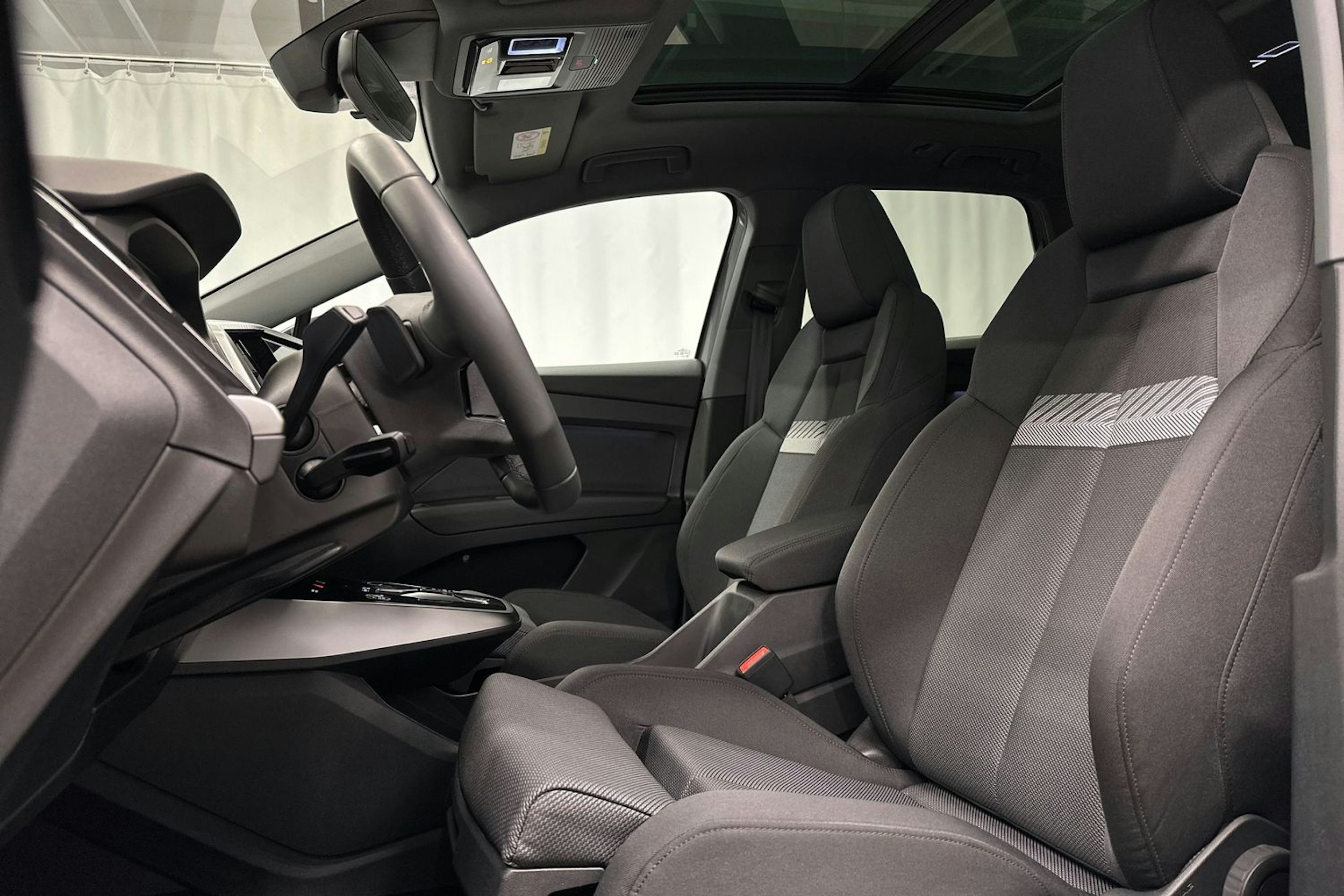 harmaa Audi Q4 e-tron 2024 kuva 18.